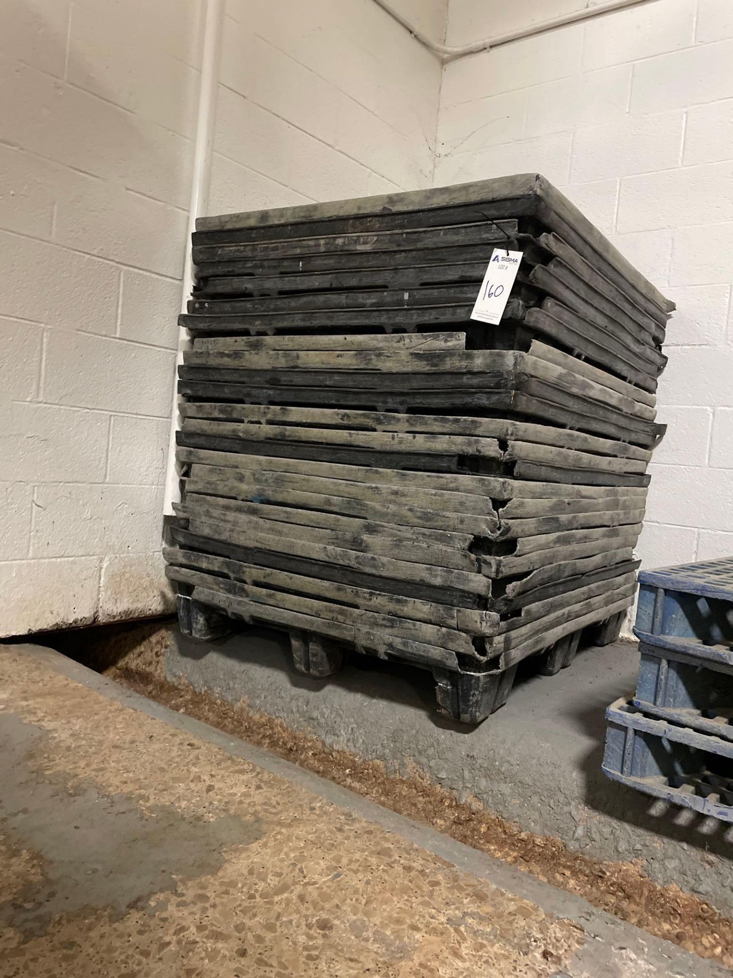 Plastic Pallets - Image 3 of 3