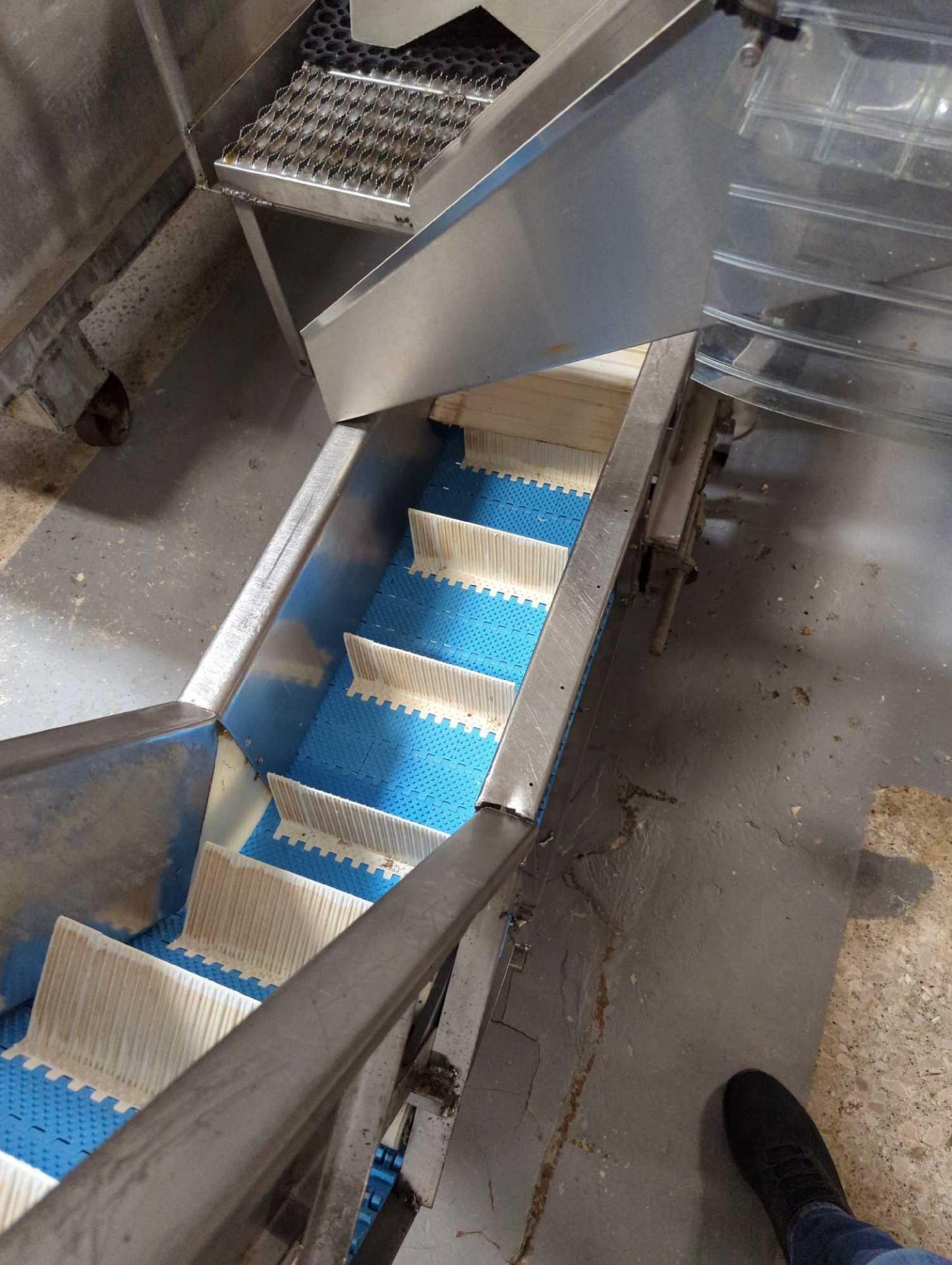 Cleated Incline Conveyor - Image 4 of 12
