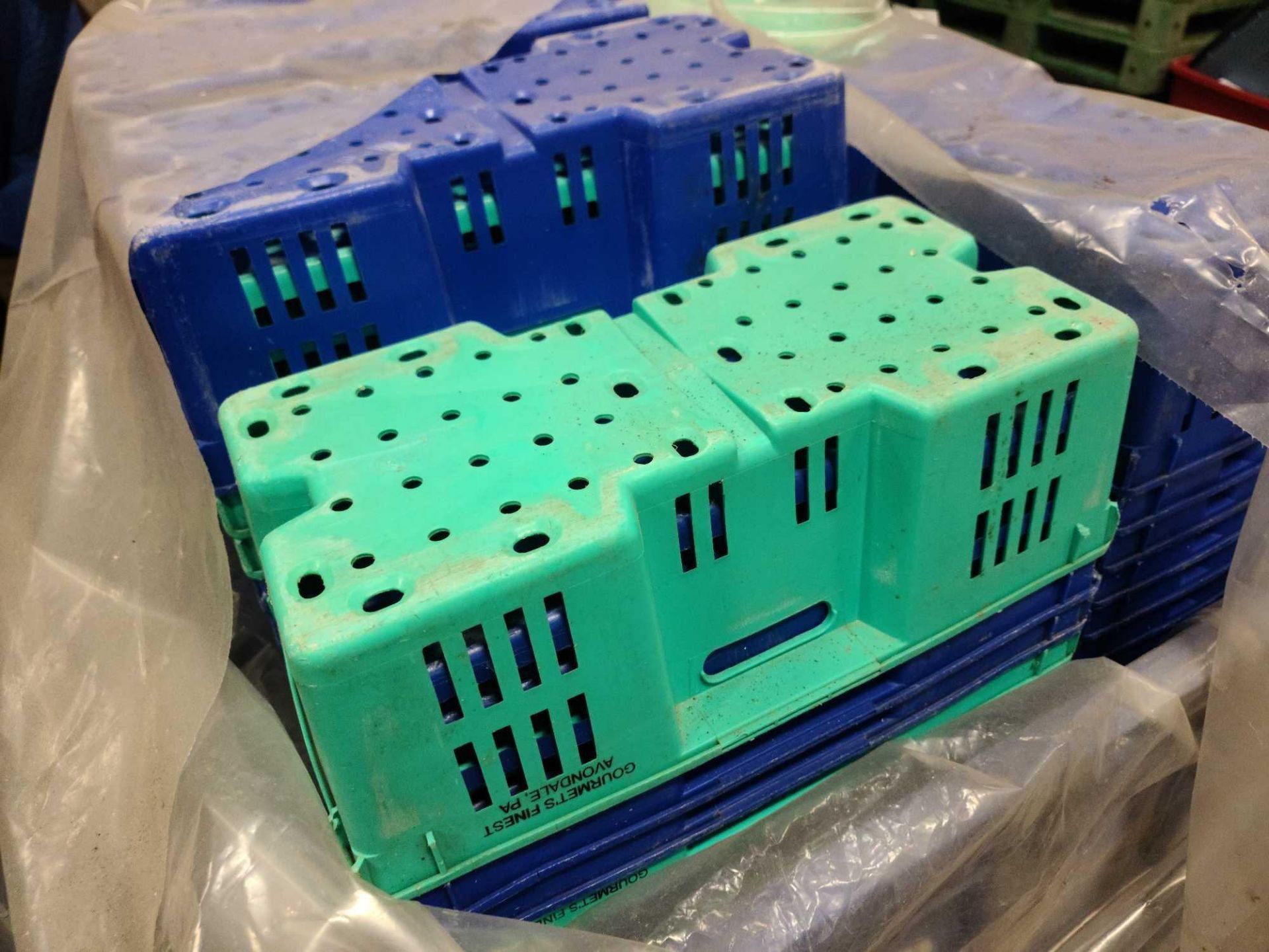 Tote of Plastic Produce Bins - Image 3 of 3
