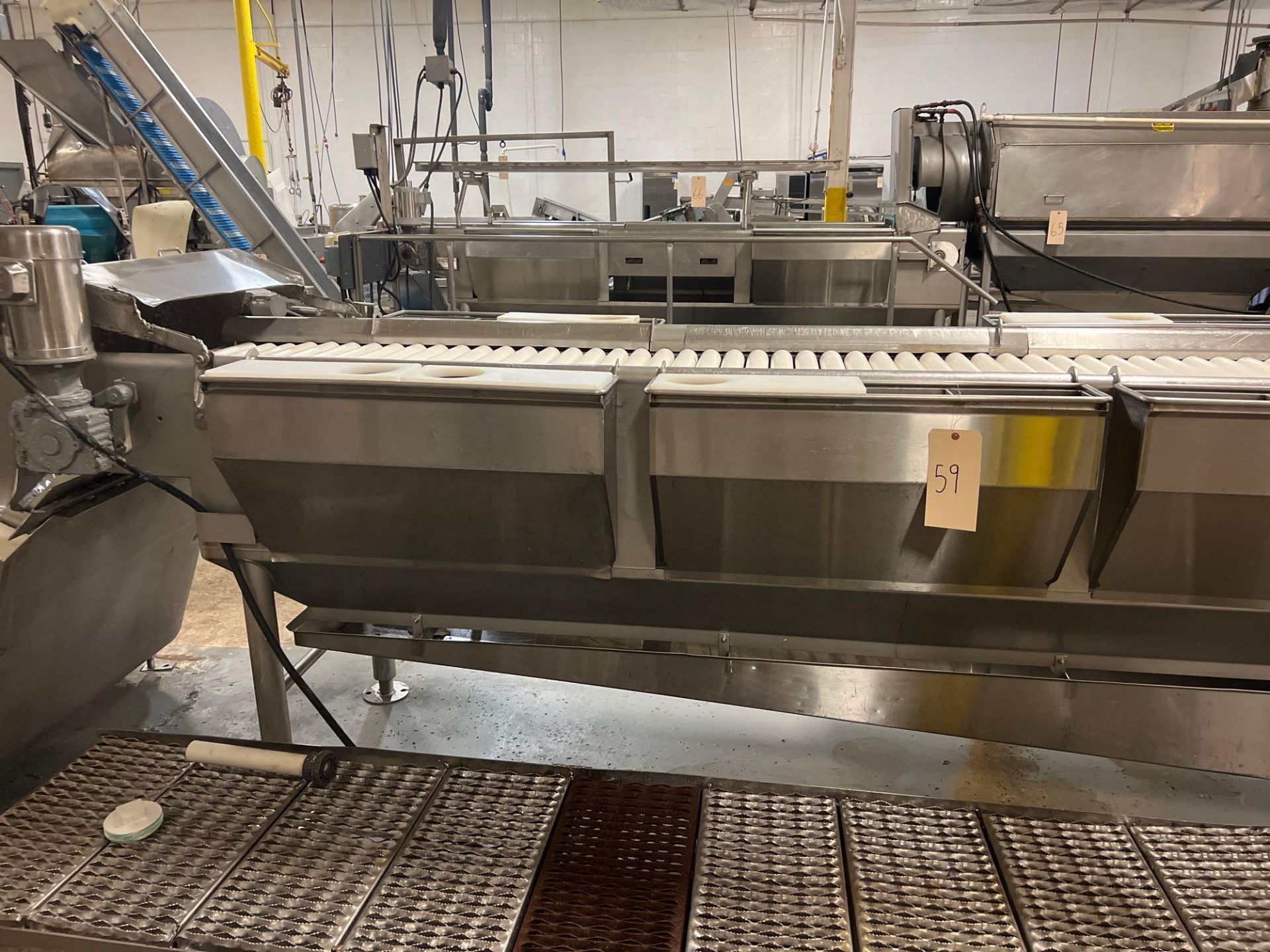 Roller conveyor with cutting stations - Image 2 of 17