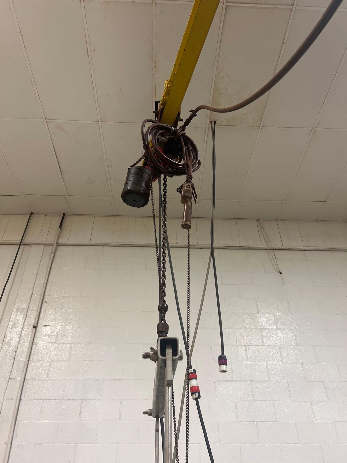 Swing Arm Crane With 1000 Pound Hoist - Image 8 of 8