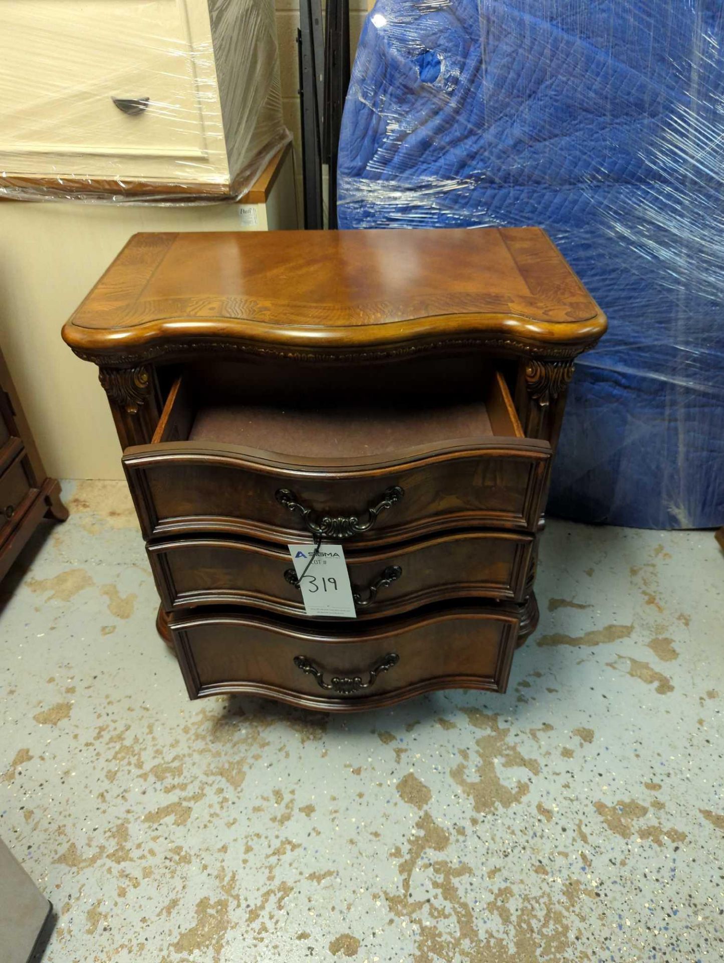 Pulaski Furniture Hardwood Bedside End Table - Image 9 of 9
