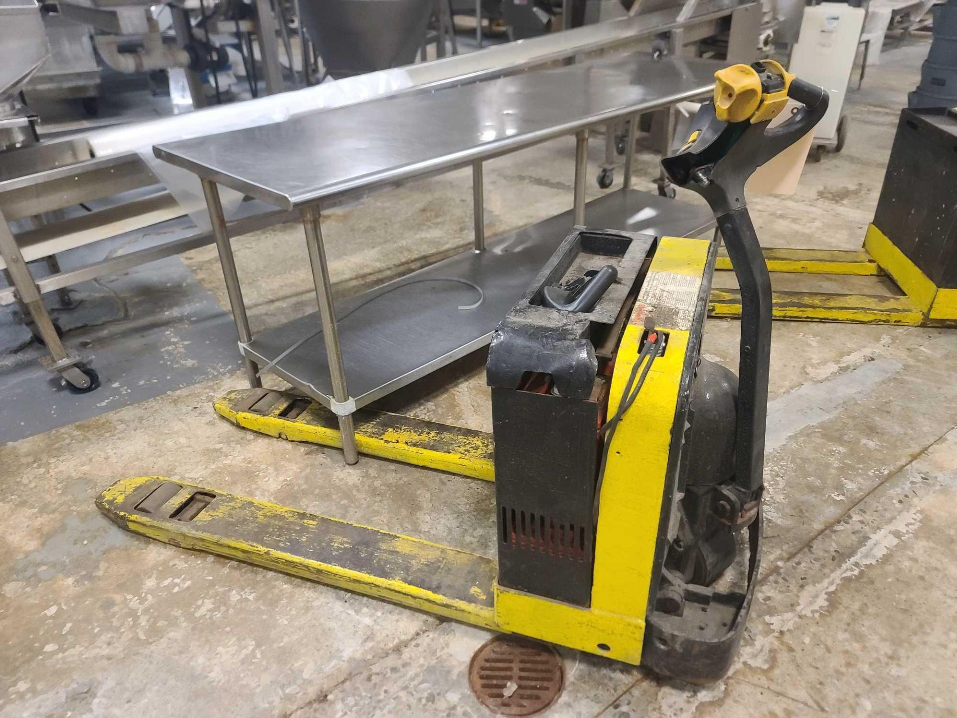 4000 Capacity Electric Pallet Jack - Image 2 of 6