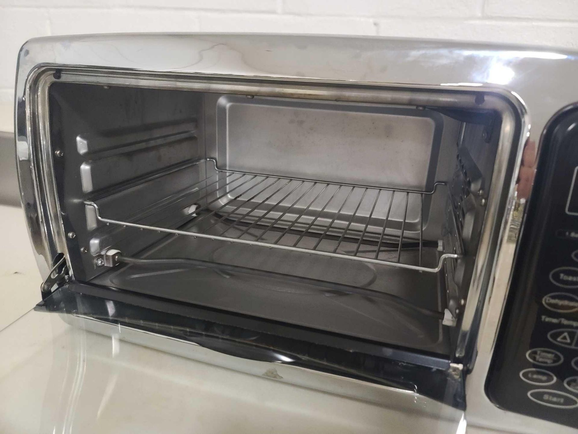 Oster 6057-000 Toaster Oven - Image 3 of 6