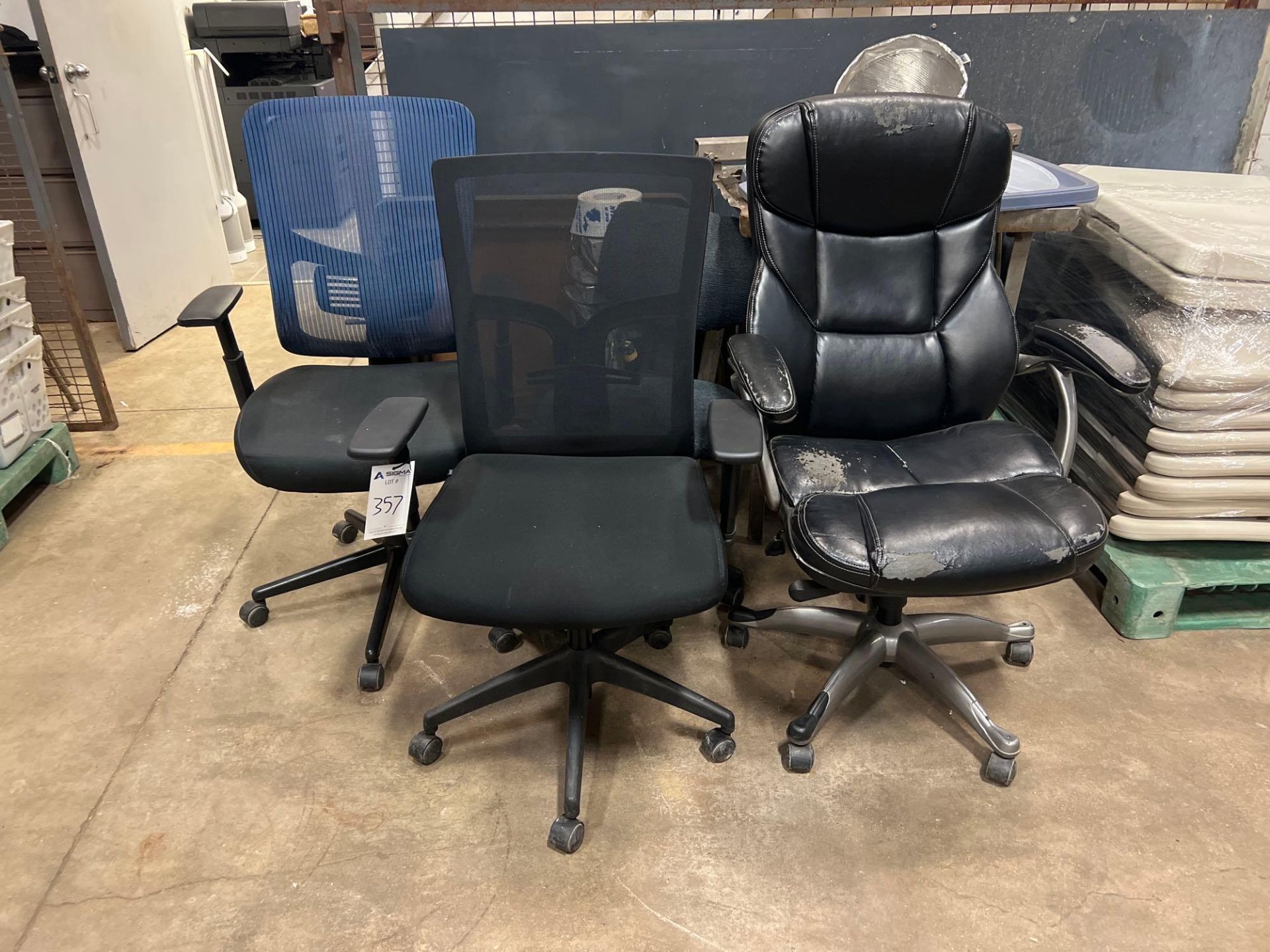 lot of 4 chairs