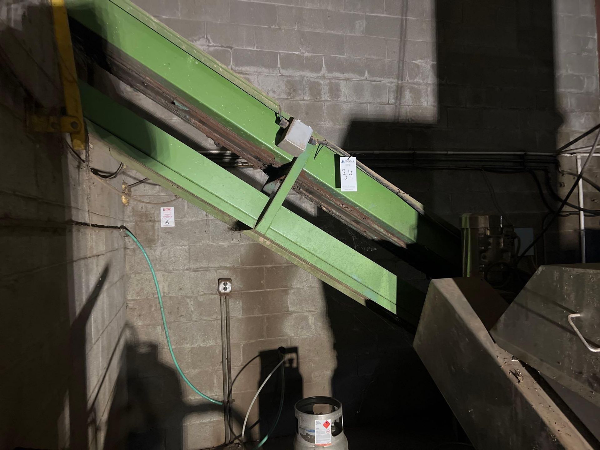 cleated incline conveyor - Image 5 of 8