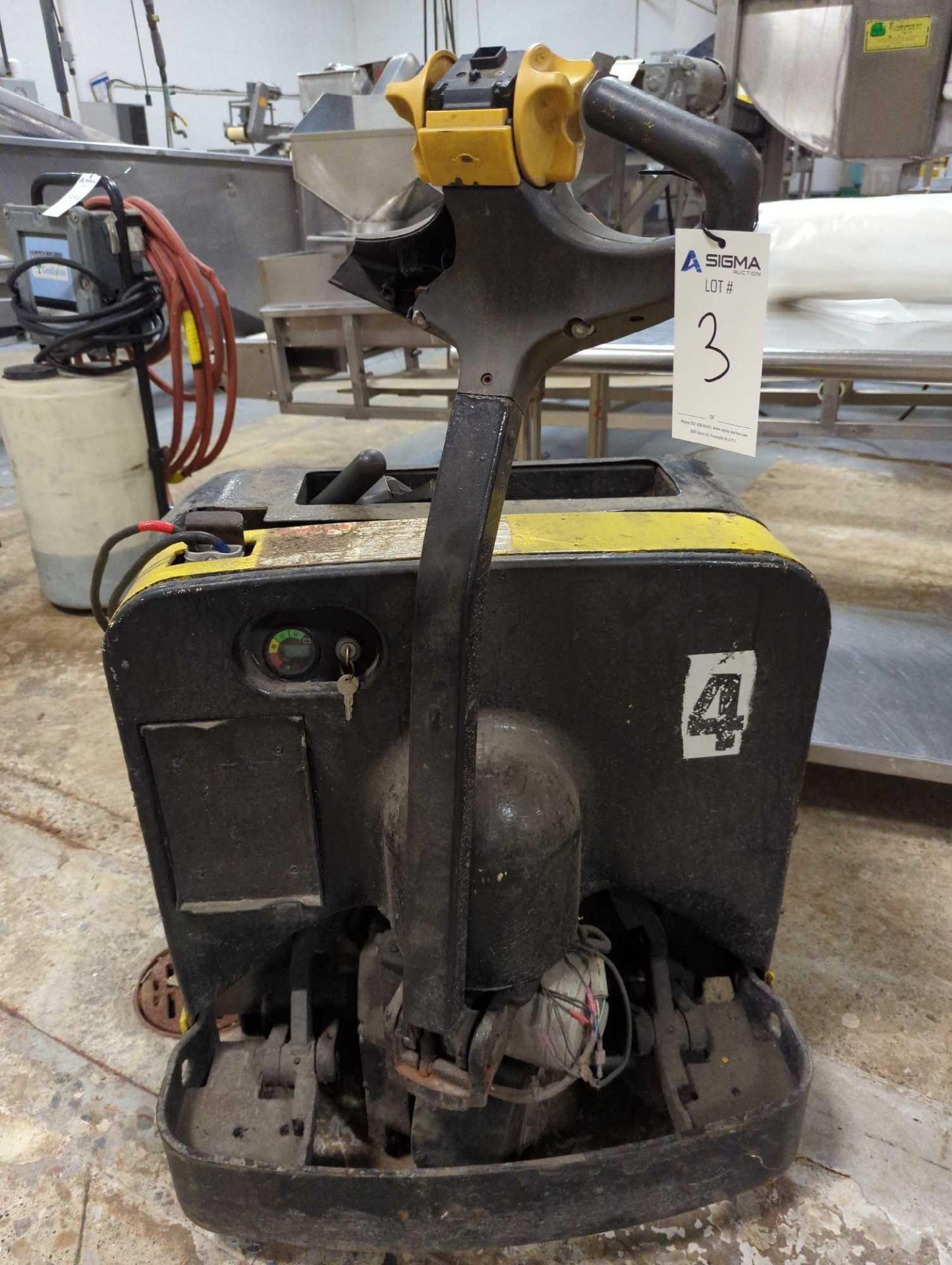 4000 Capacity Electric Pallet Jack - Image 5 of 6