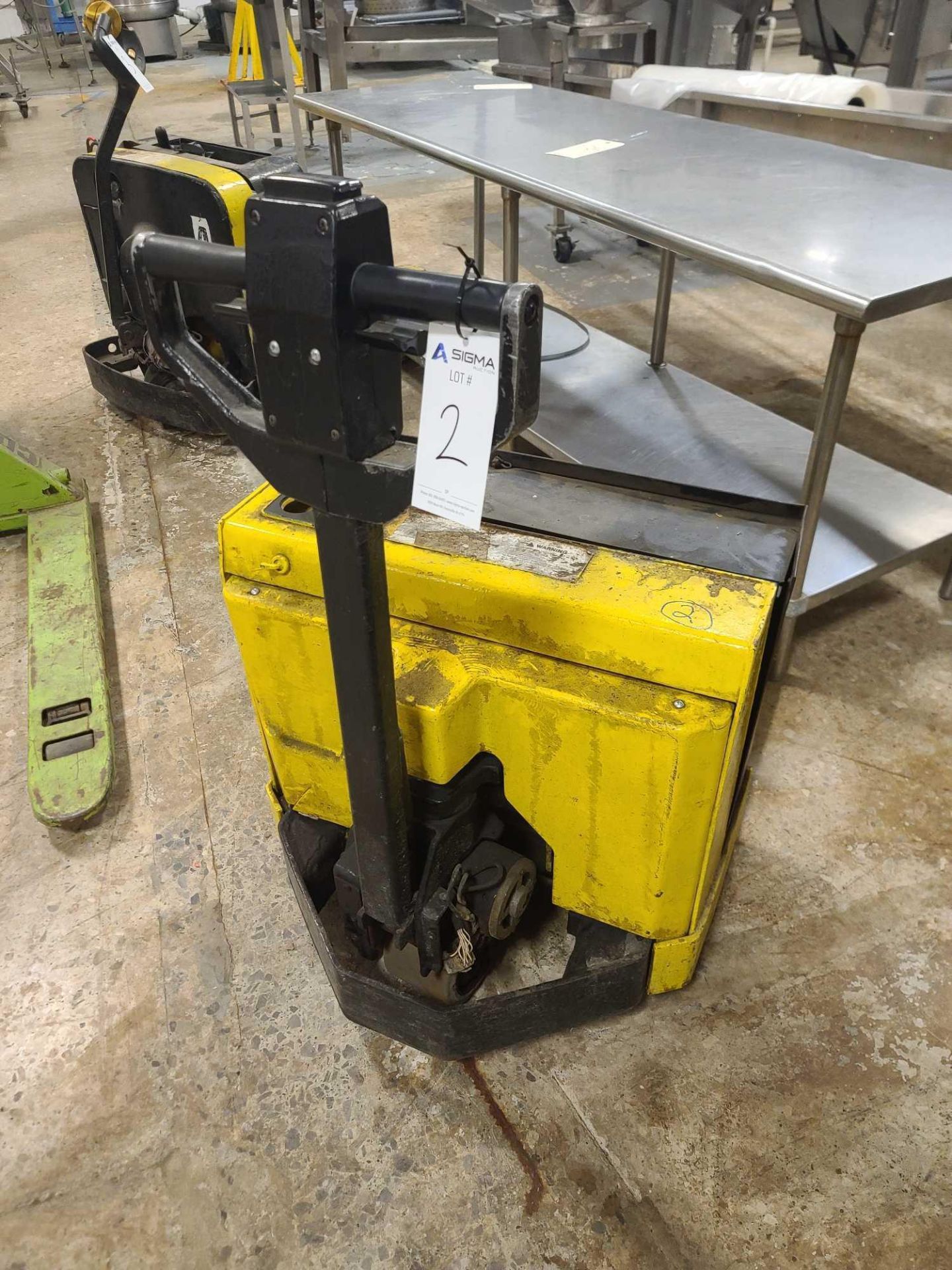 4000 Pound Capacity Electric Pallet Jack - Image 6 of 9