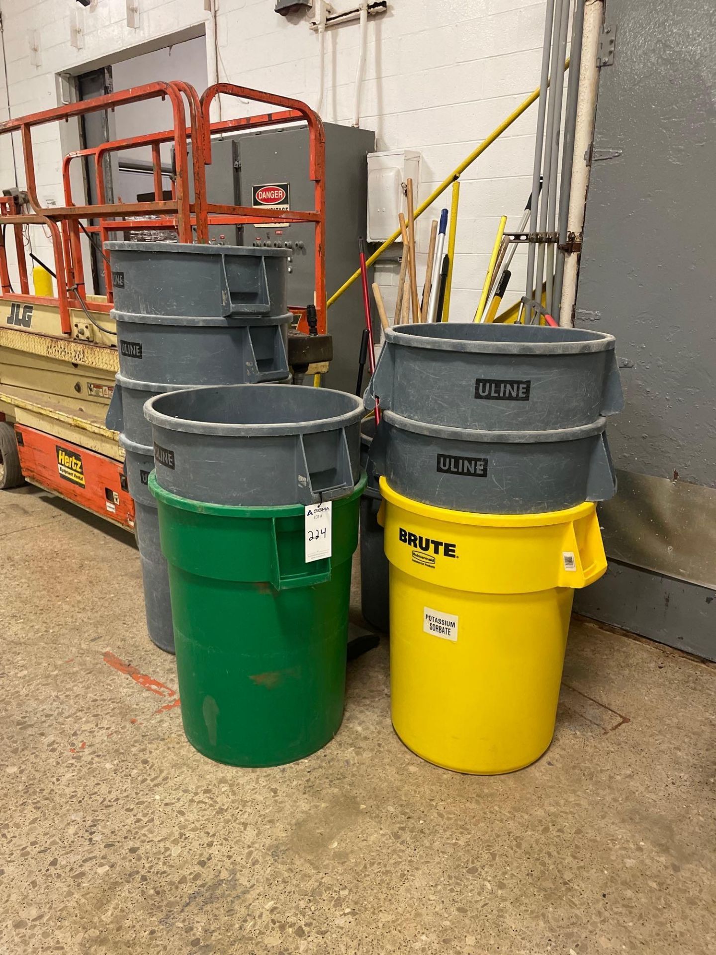 Lot of 10 Trash Cans - Image 2 of 4