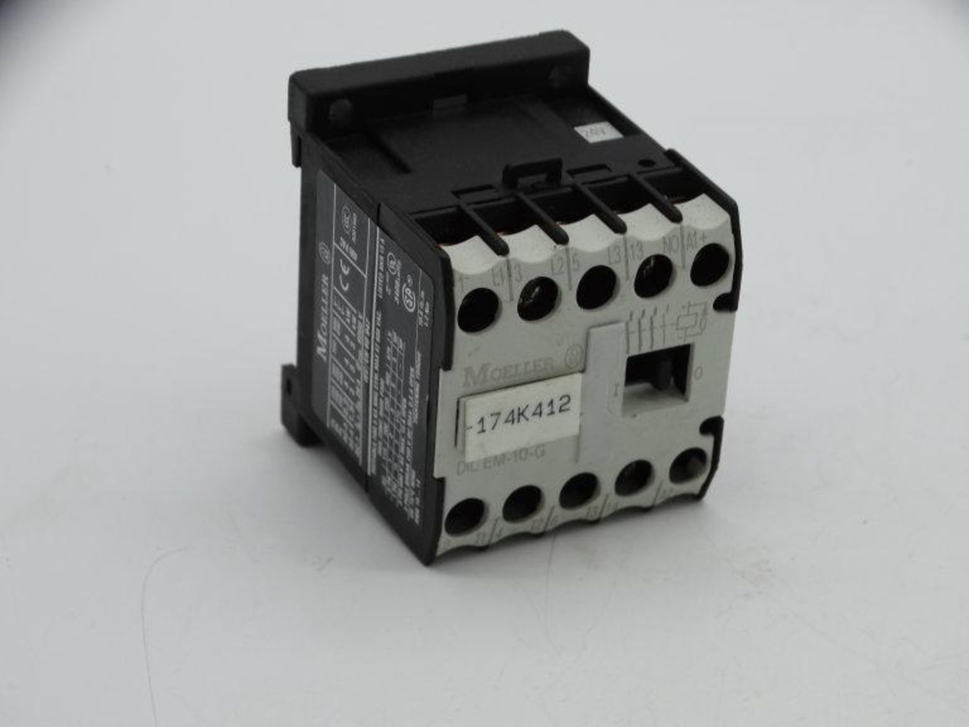 (10) EATON CORPORATION DILEM-10-G-24VDC Contactor