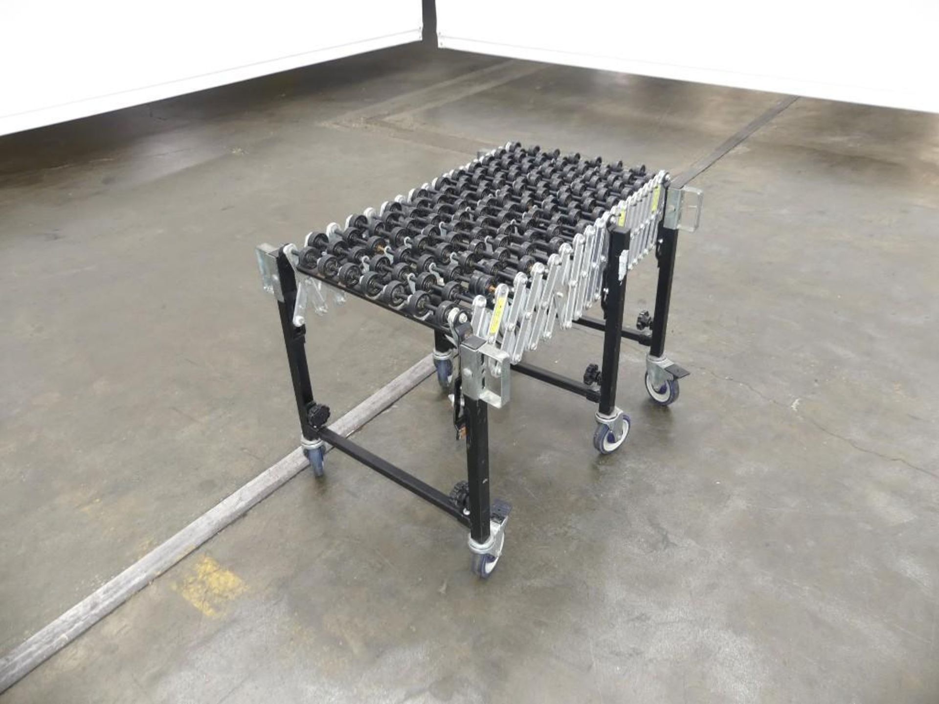 9' by 20" Accordion Style Skate Conveyor - Image 3 of 6