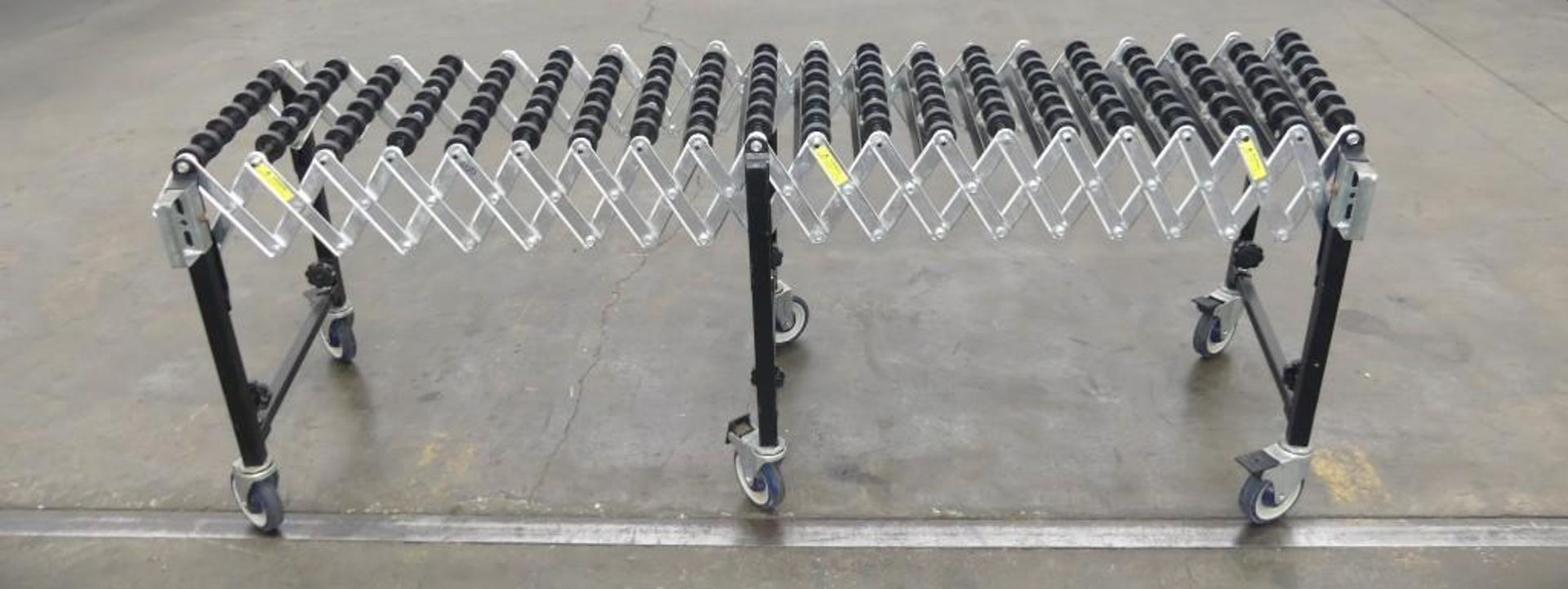 9' by 20" Accordion Style Skate Conveyor - Image 5 of 6