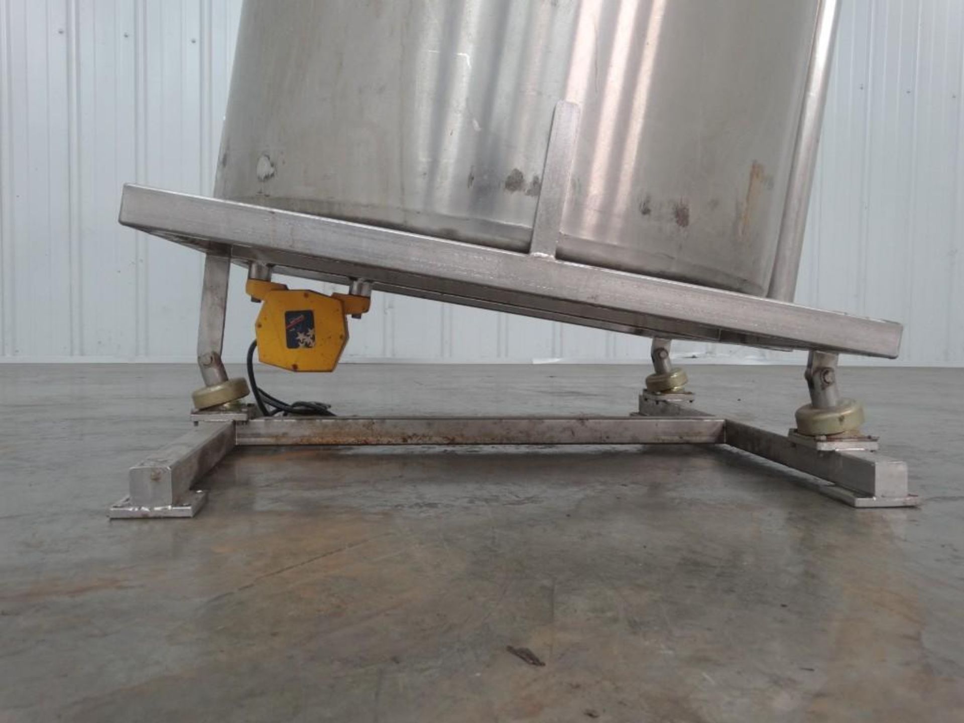 110 Gallon SS Tank with Vibratory Stand - Image 7 of 8