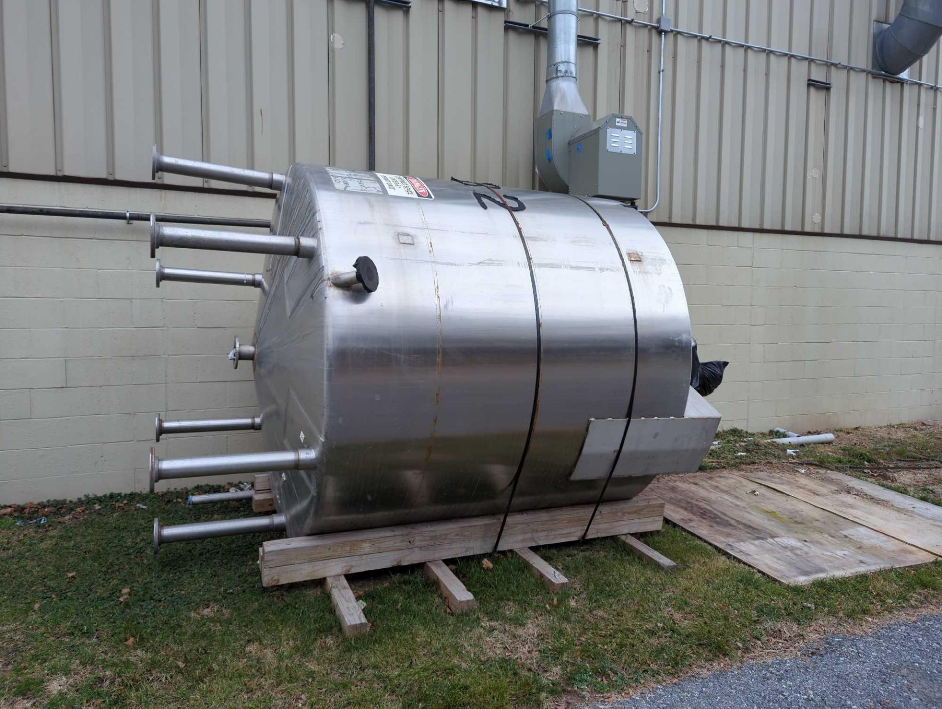 2000 Gallon Single Wall Stainless Steel Tank With Agitation - Image 2 of 14