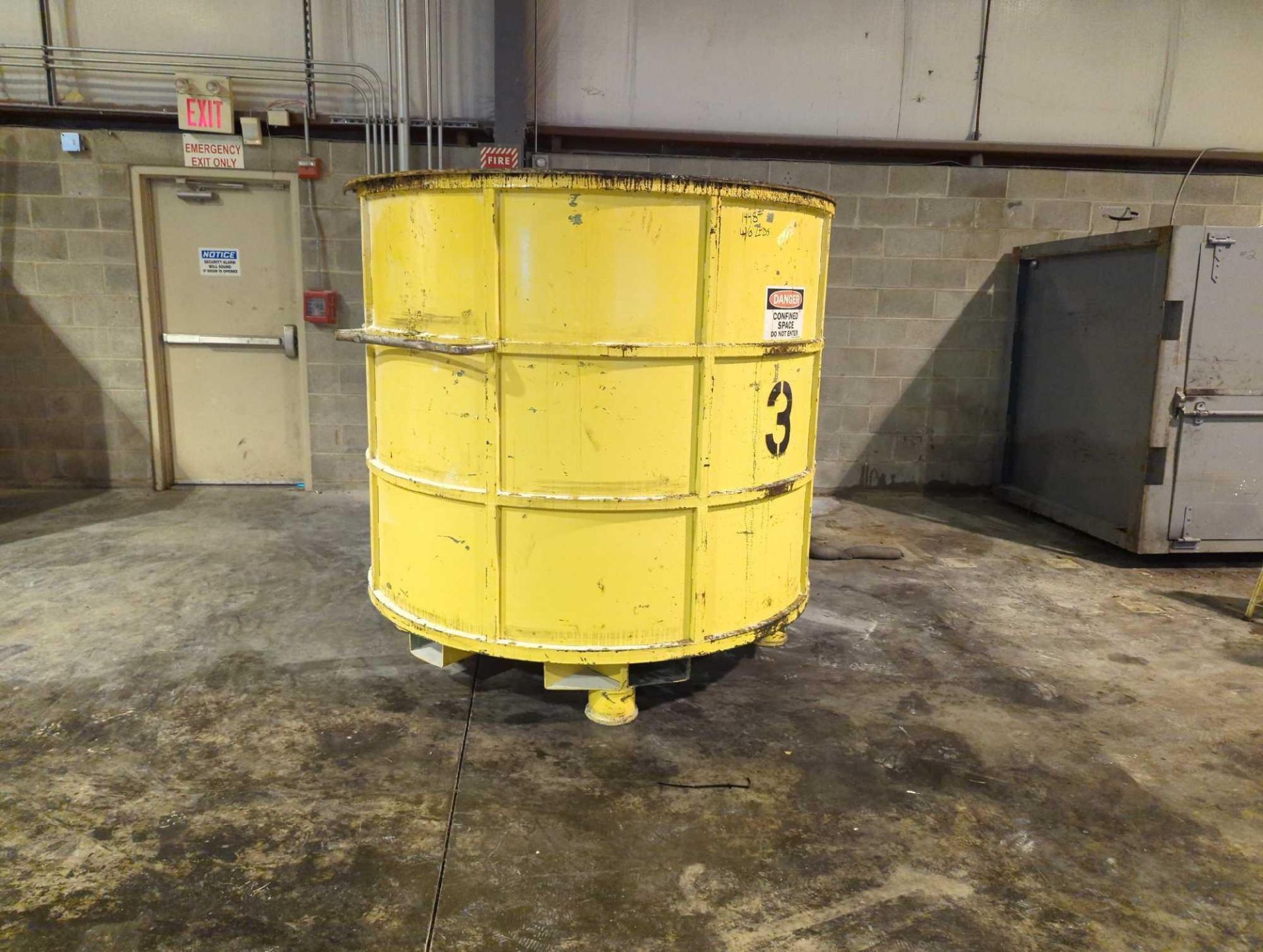 950 Gallon Single Wall Stainless Steel Flat Bottom Tank with 2" Outlet - Image 2 of 9