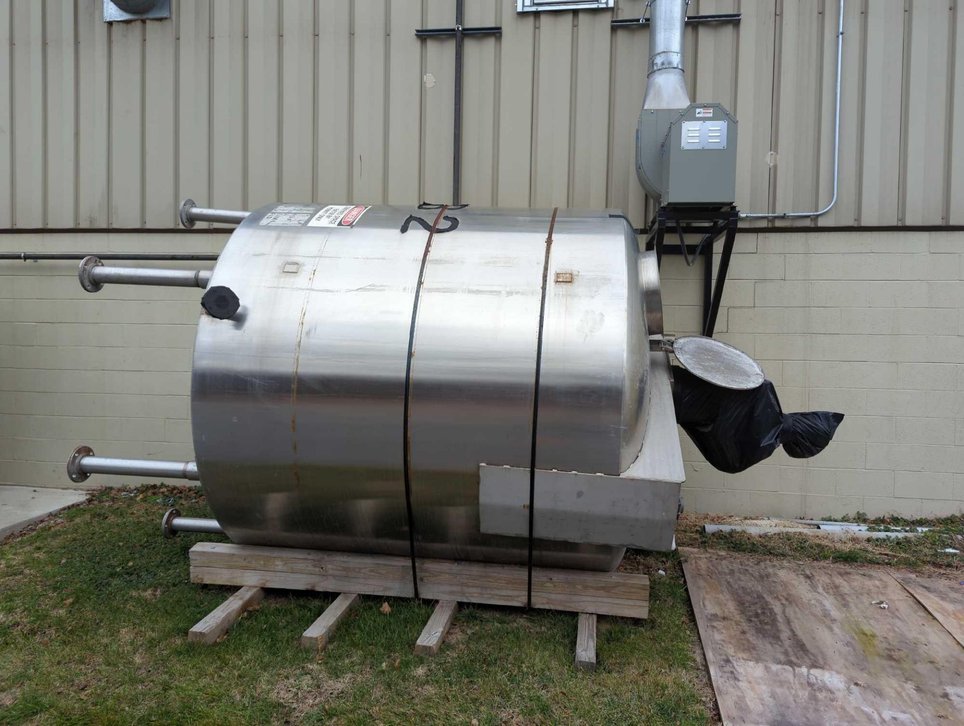 2000 Gallon Single Wall Stainless Steel Tank With Agitation