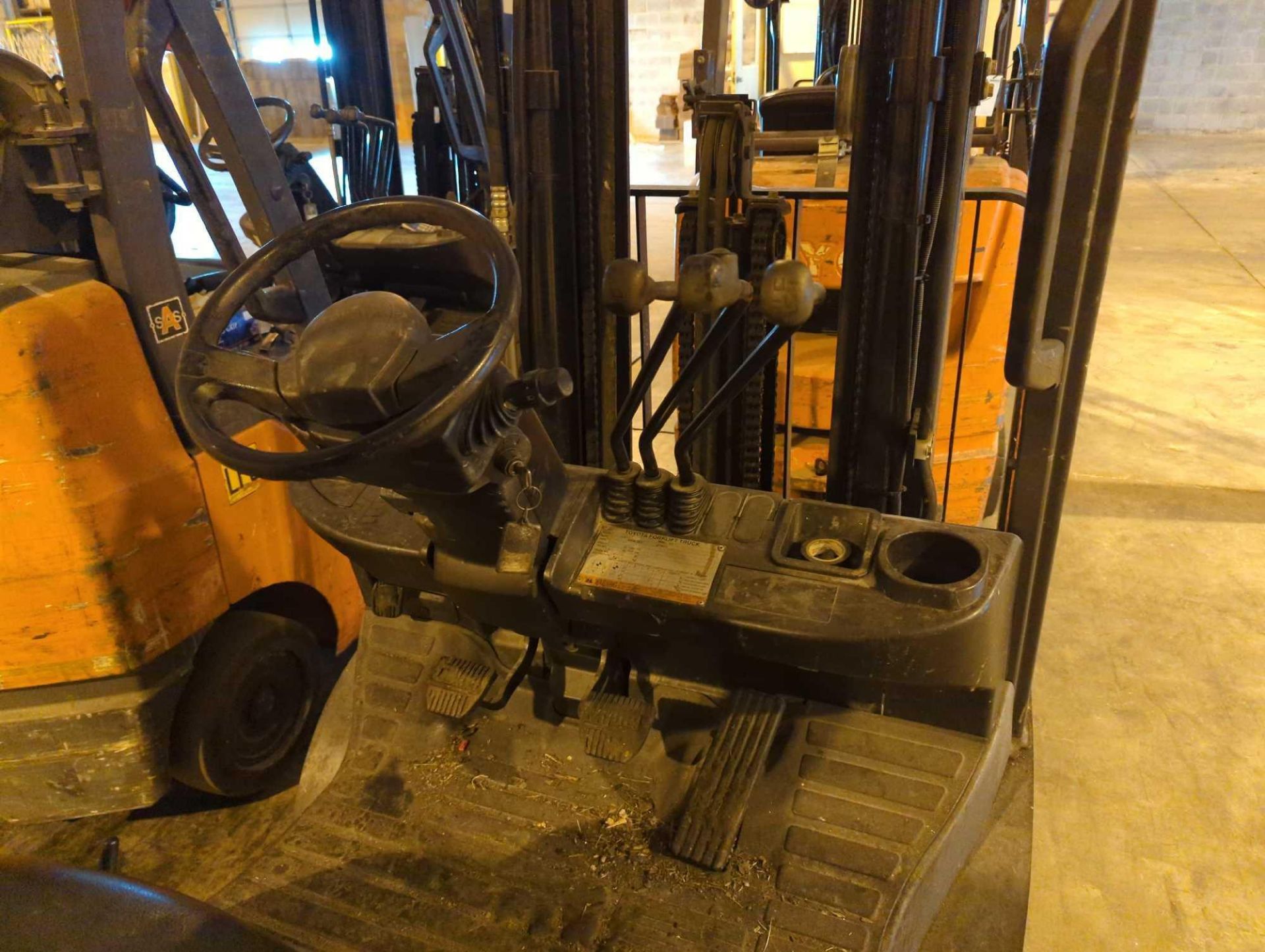 Toyota BFGCU25 Propane Sit Down Forklift - Image 8 of 9