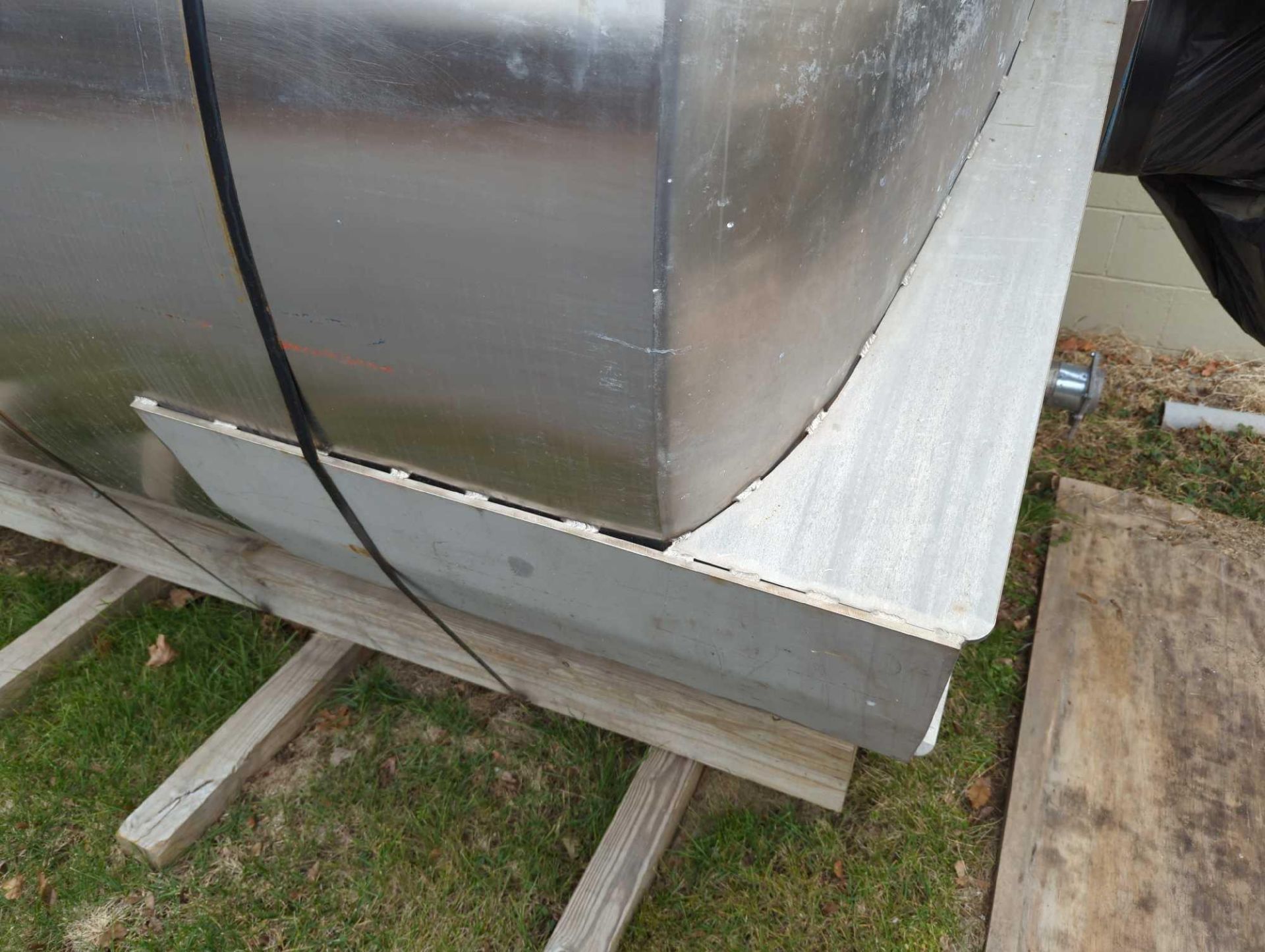 2000 Gallon Single Wall Stainless Steel Tank With Agitation - Image 5 of 14