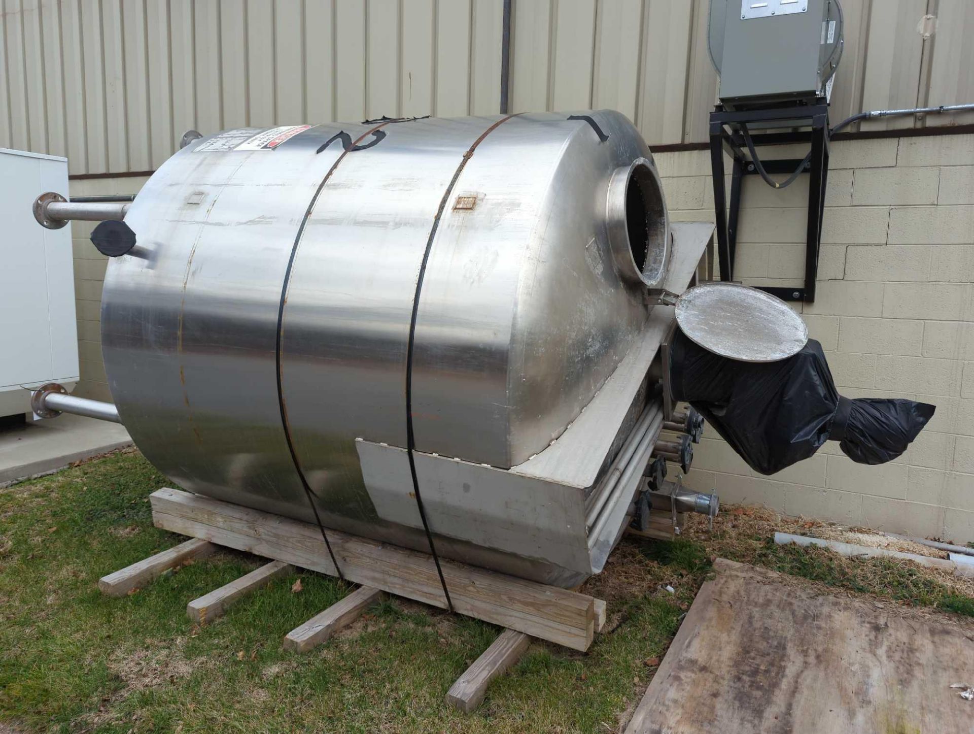 2000 Gallon Single Wall Stainless Steel Tank With Agitation - Image 4 of 14
