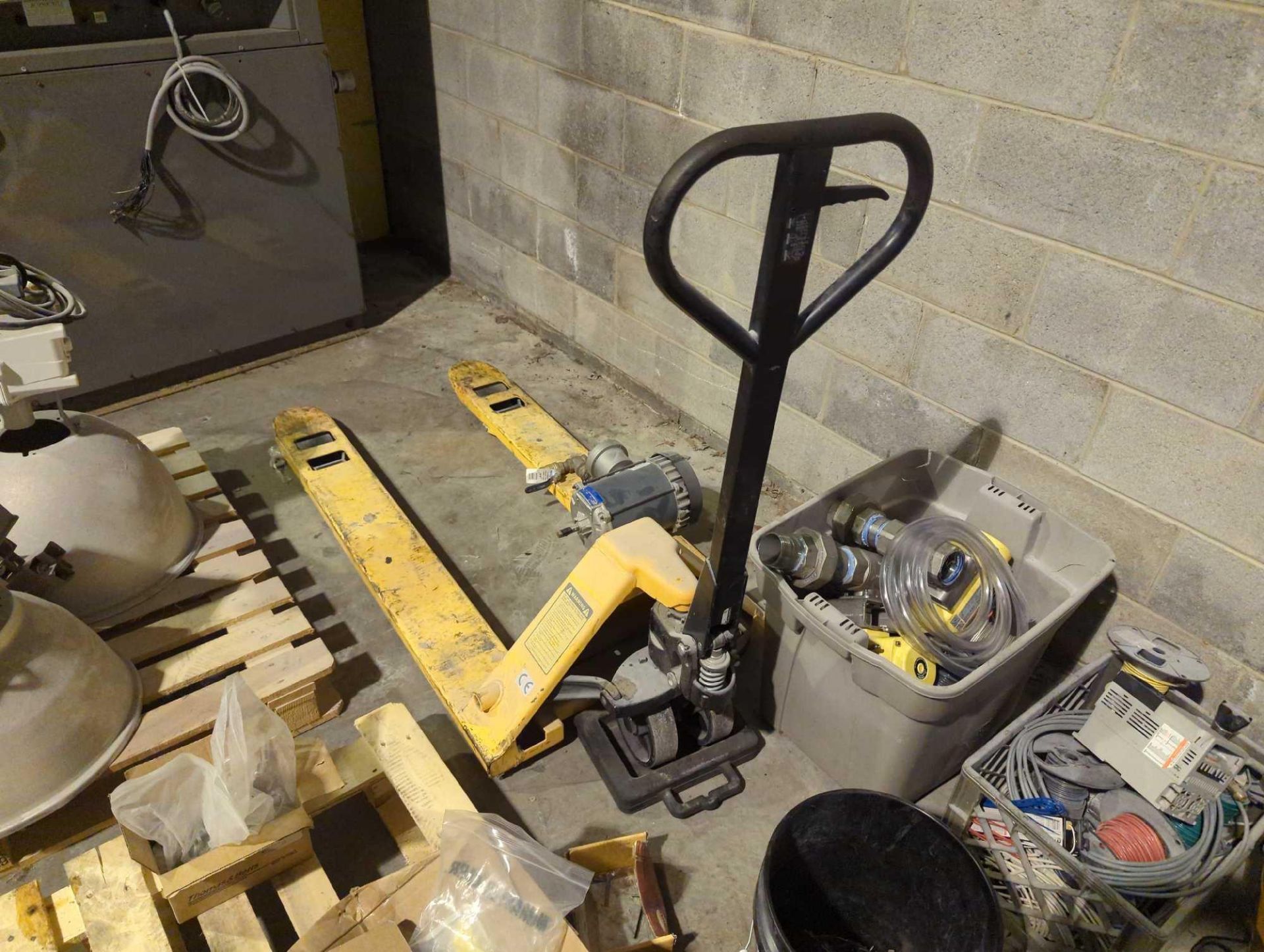 Uline H-1043 Manual Pallet Jack