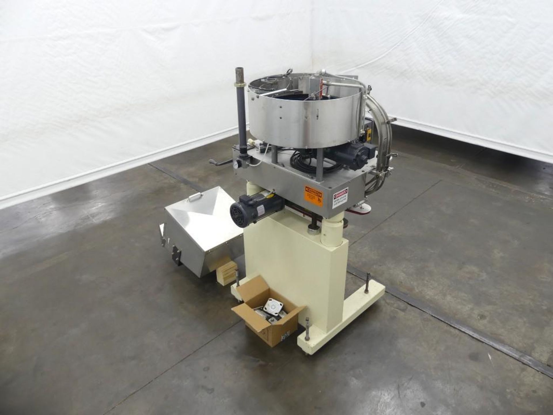 Kaps-All Model E4 Spindle Capper with a Feed Systems FSRF-24 Cap Feeder - Image 4 of 35