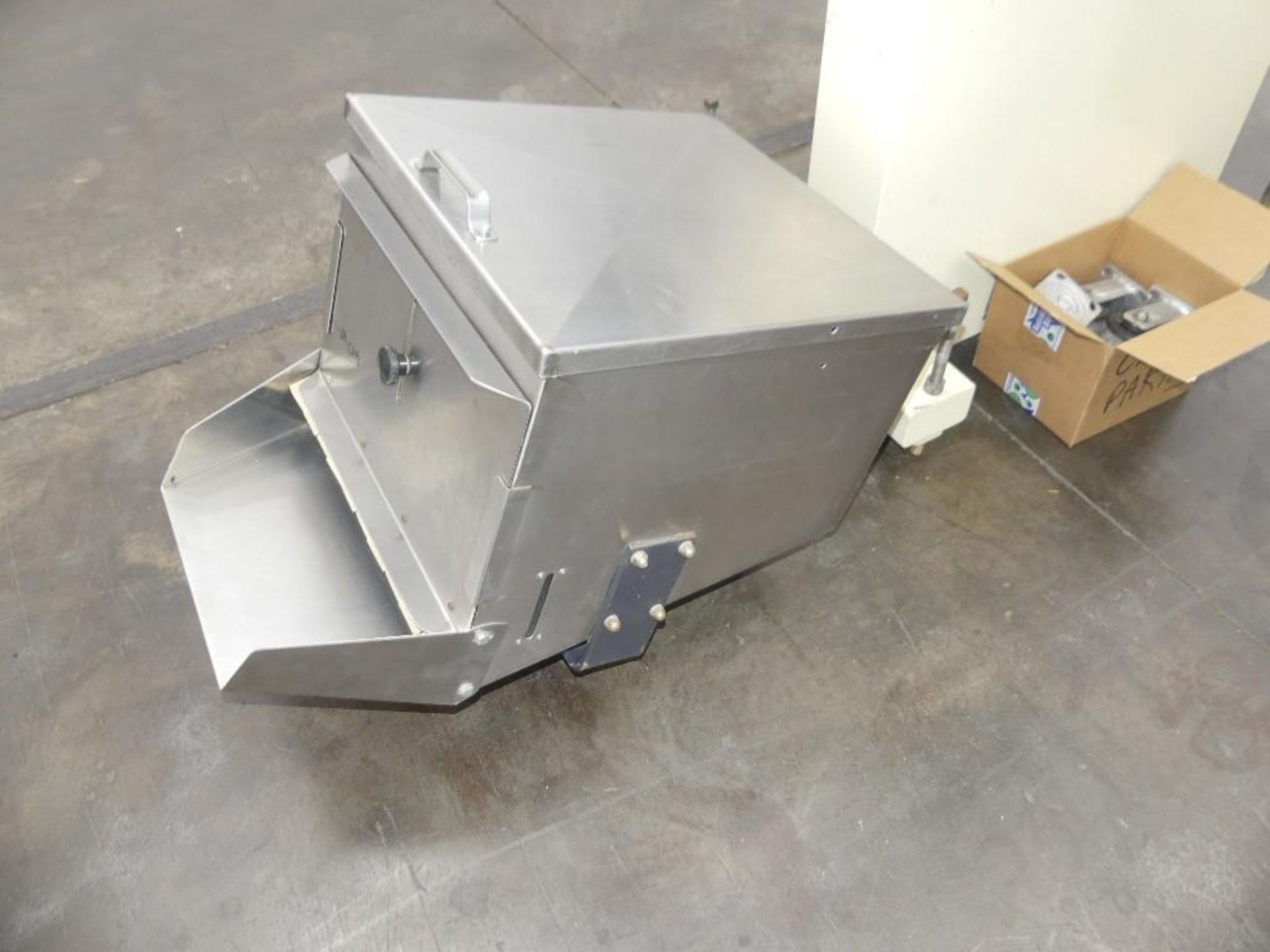 Kaps-All Model E4 Spindle Capper with a Feed Systems FSRF-24 Cap Feeder - Image 5 of 35
