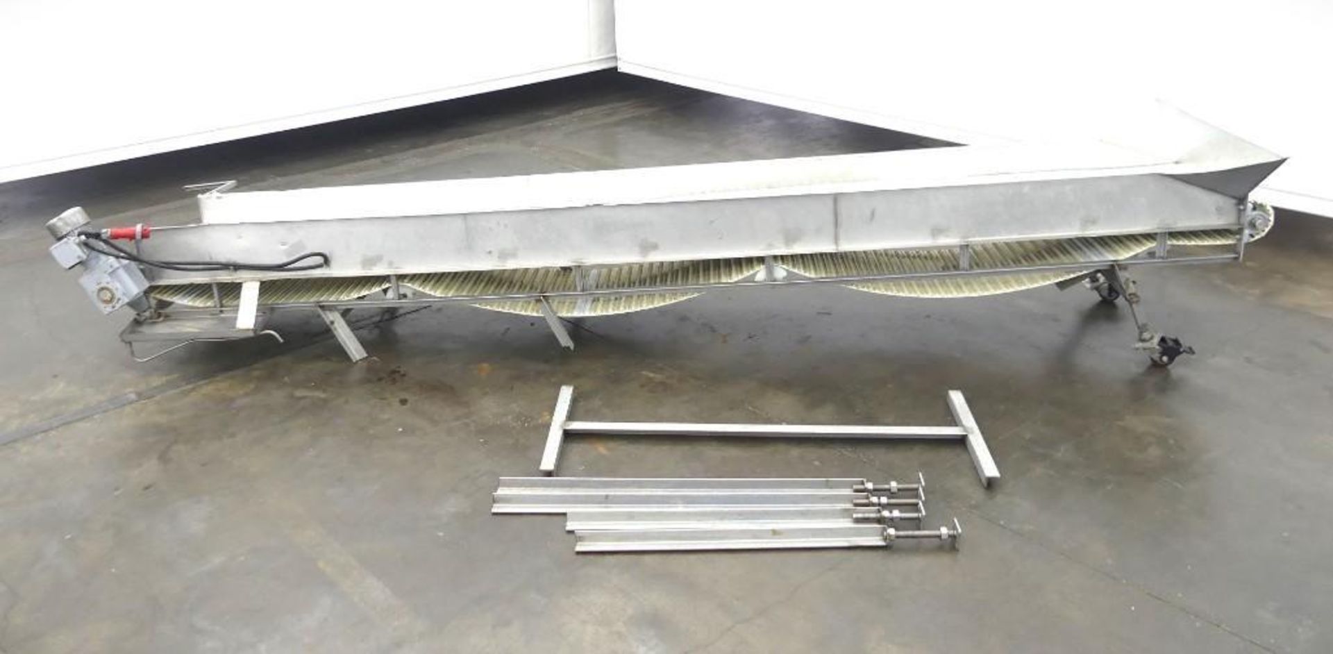 Plastic TableTop Conveyor 16 Foot Long x 24 Inch W - Image 4 of 10