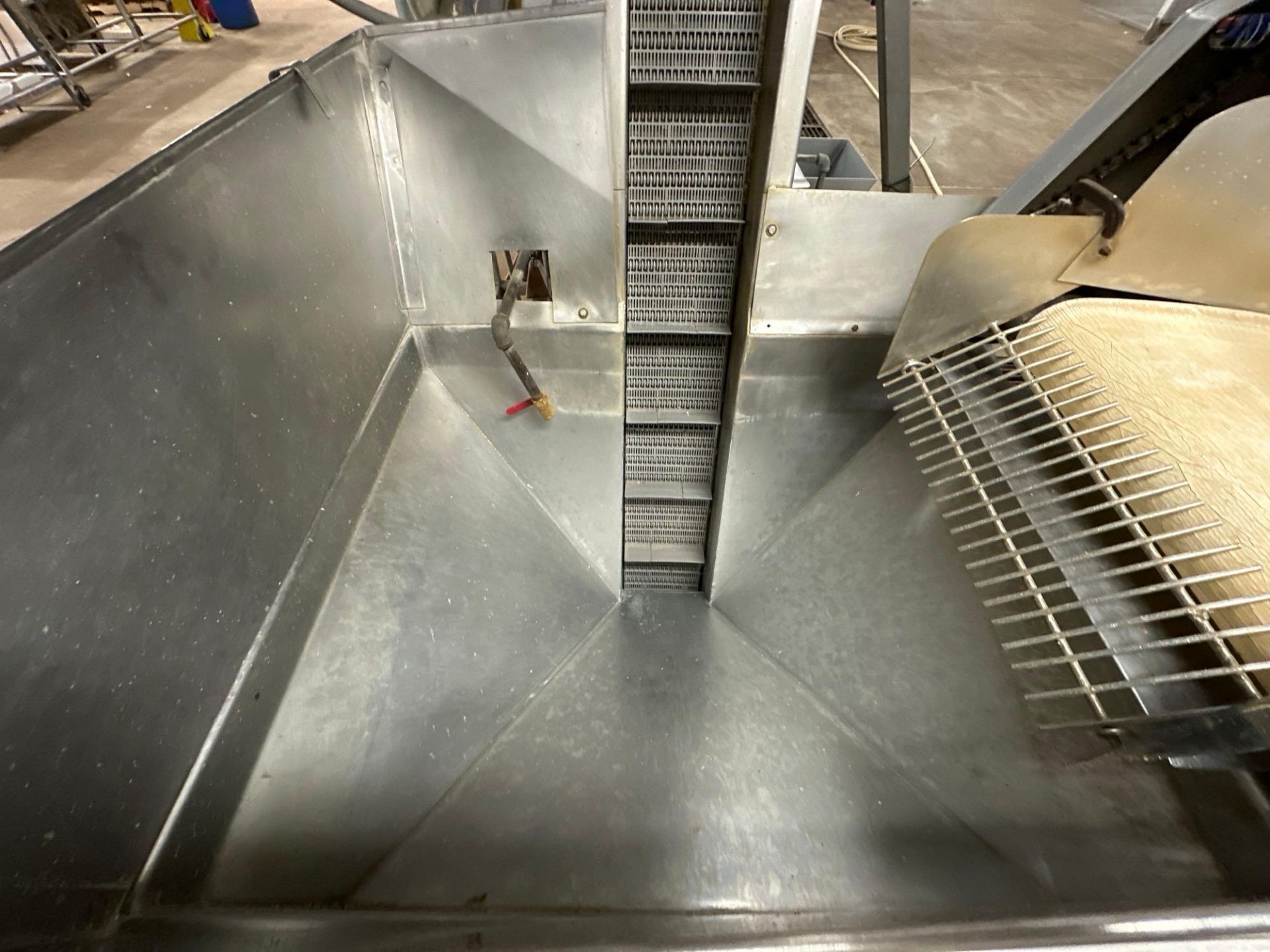 Incline Cleated Conveyor with Stainless Steel Active Bottom Hopper - Image 3 of 9