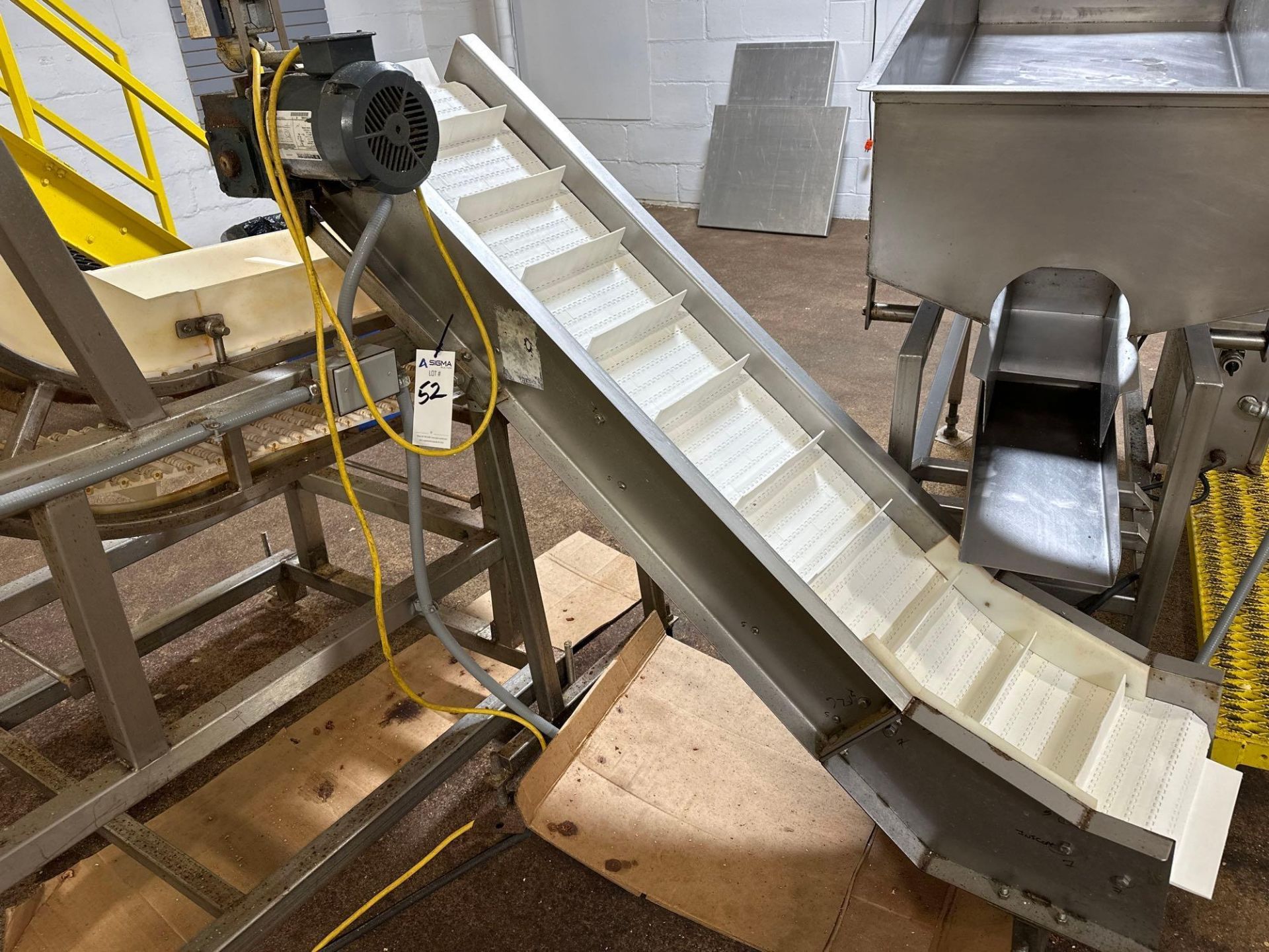 Cleated Incline Conveyor