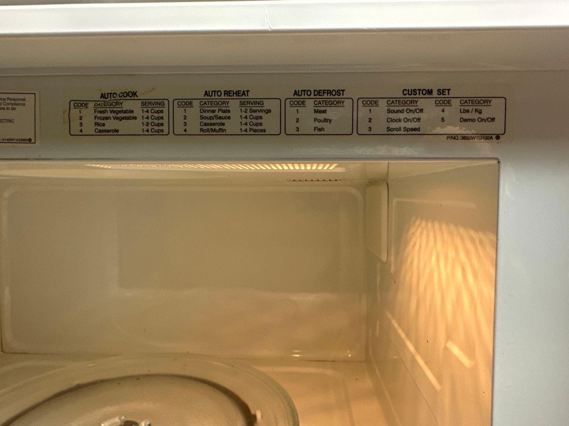 GE Side by Side Refrigerator and Goldstar Microwave - Image 6 of 6