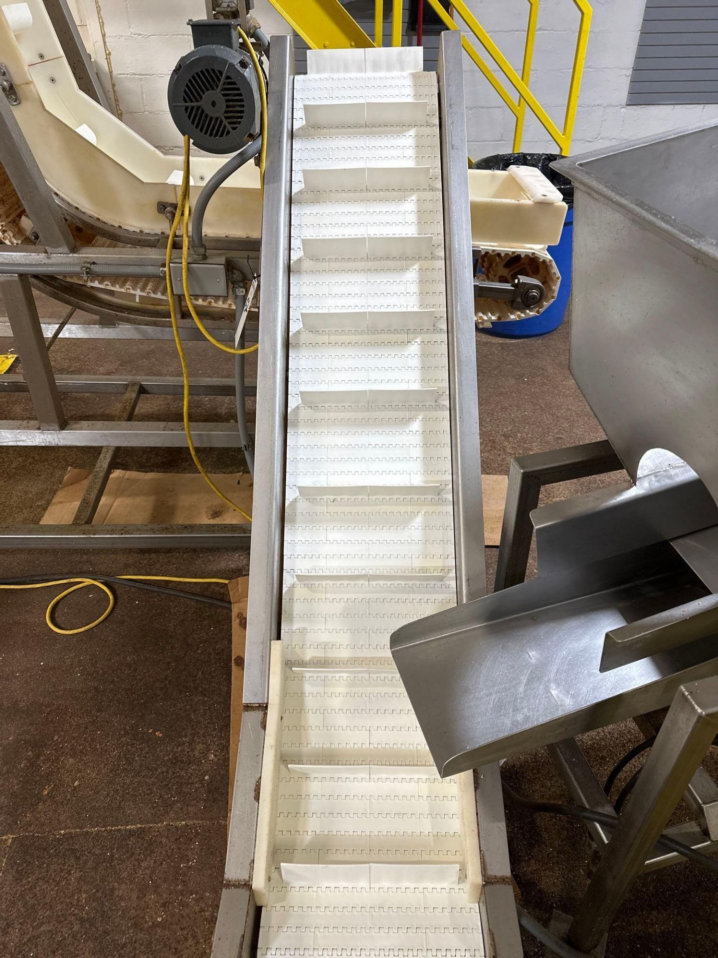 Cleated Incline Conveyor - Image 2 of 5