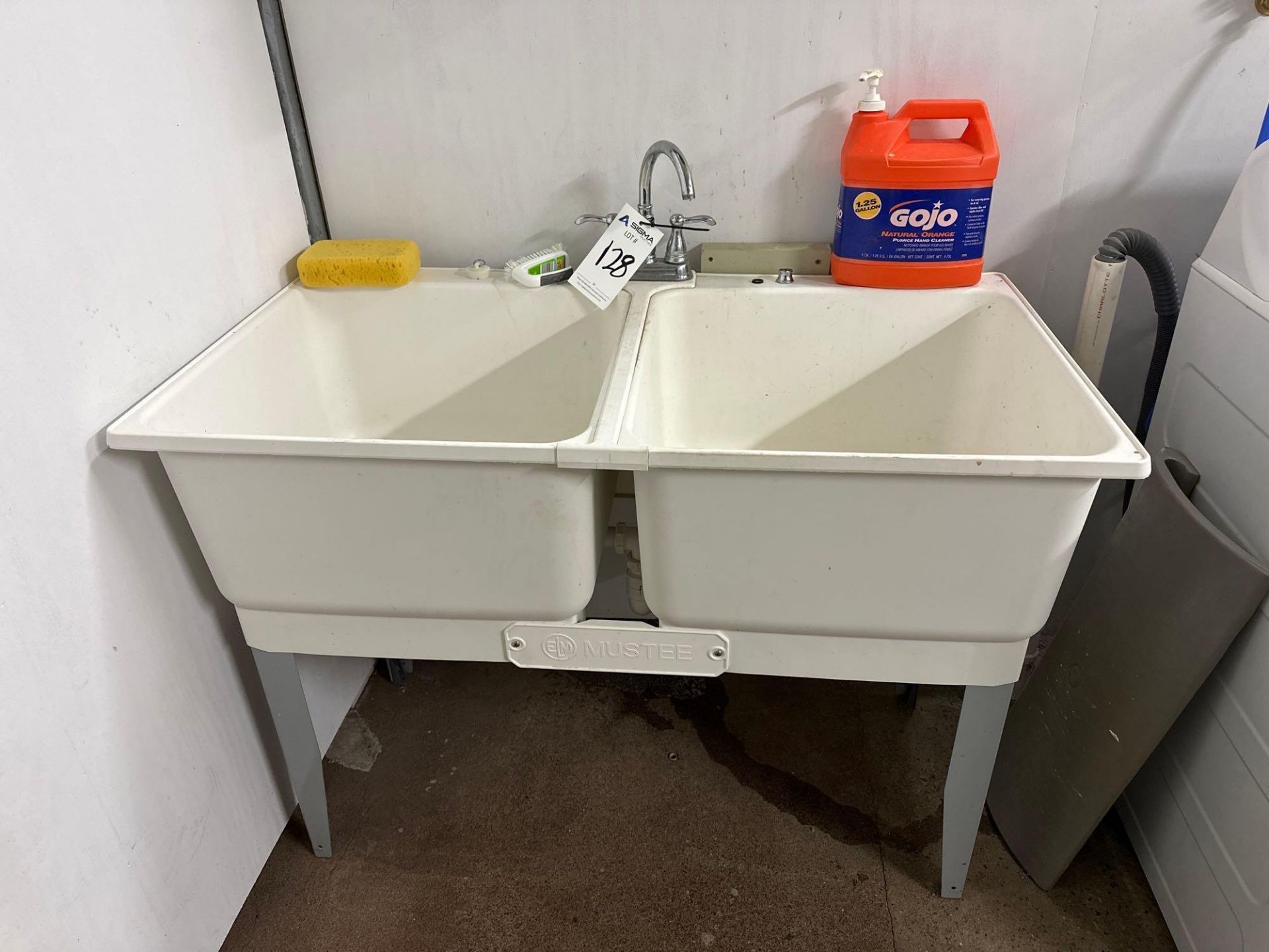 ELM Mustee Double Sink