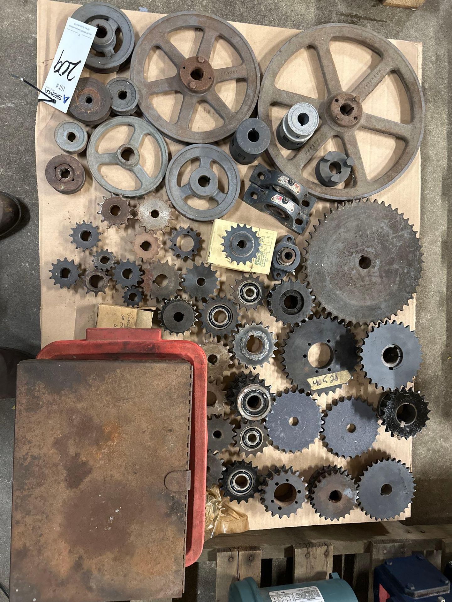 Pallet of Misc Gears