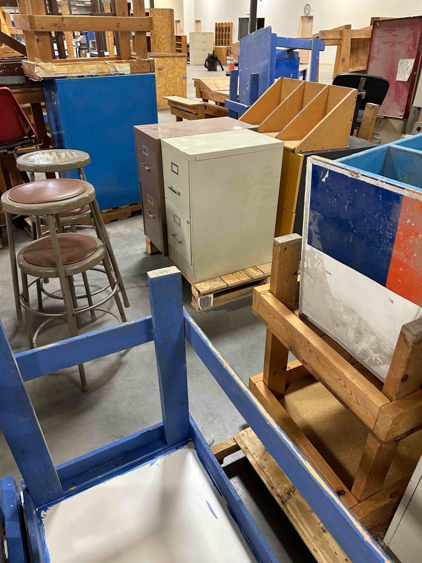 Large lot of shelving and filing cabinets - Image 17 of 22