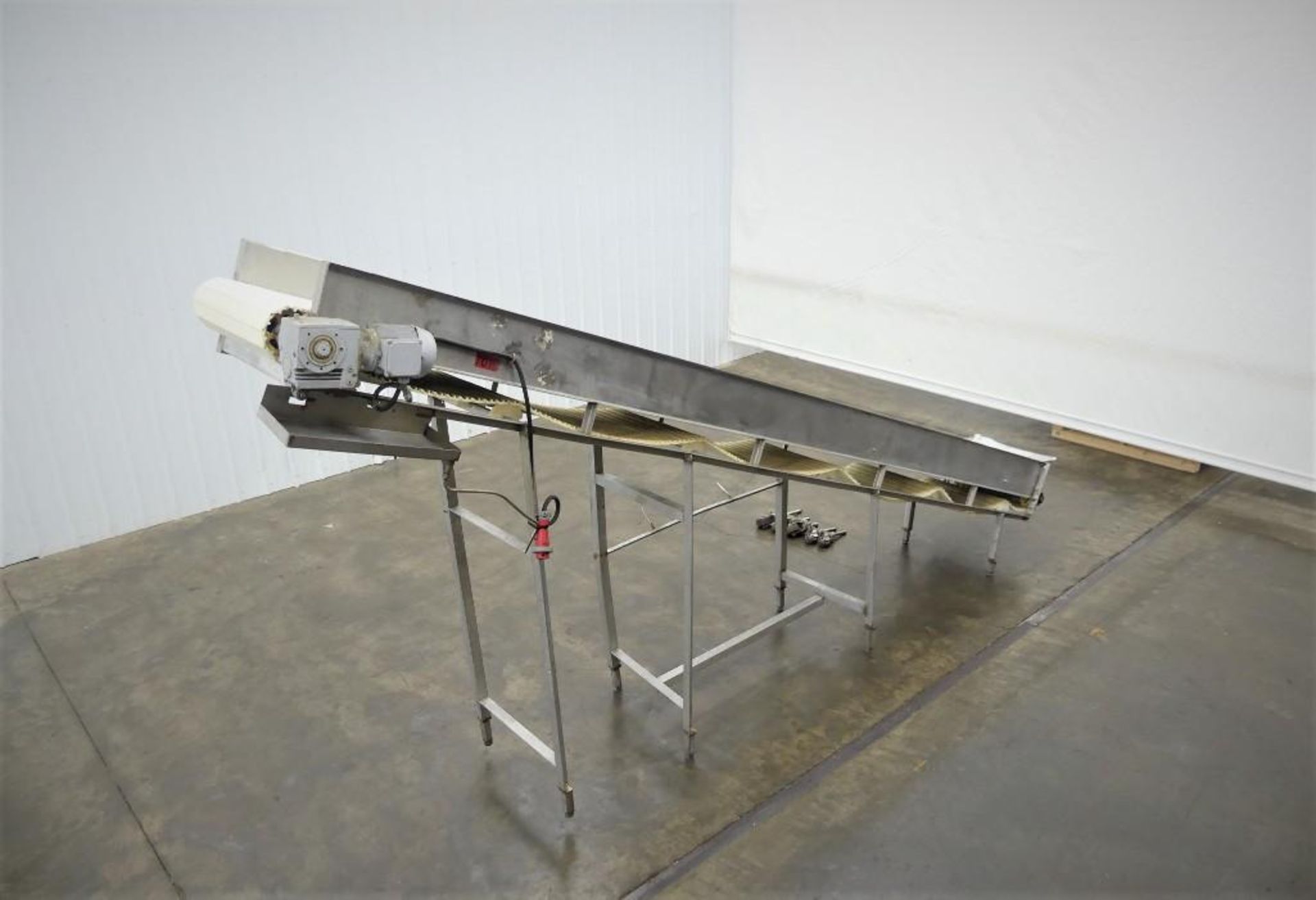 Plastic Mat Top Inclined Conveyor 92" Discharge - Image 2 of 12