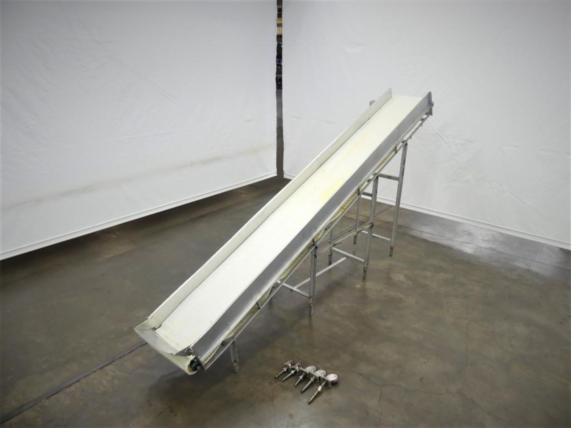 Plastic Mat Top Inclined Conveyor 92" Discharge - Image 4 of 12