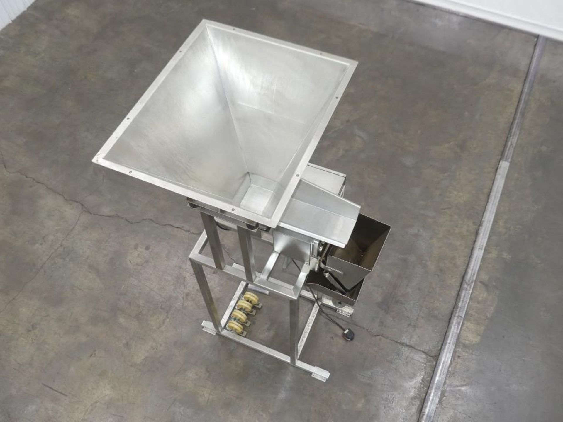 All-Fill VF-110E Single-Lane Stainless Steel Vibratory Feeder - Image 6 of 20