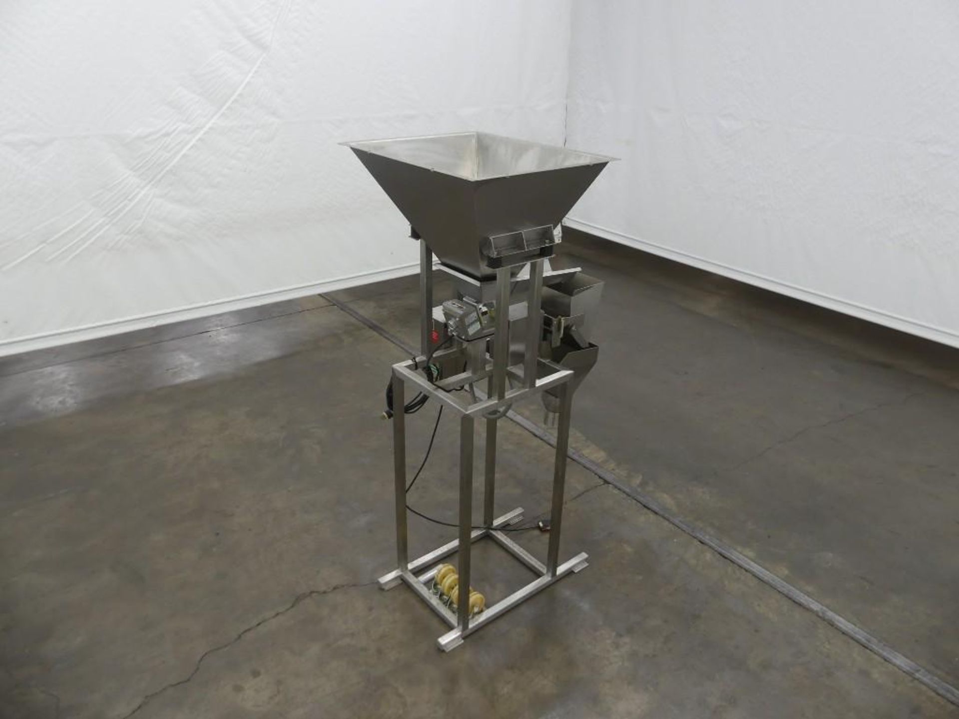 All-Fill VF-110E Single-Lane Stainless Steel Vibratory Feeder - Image 5 of 20