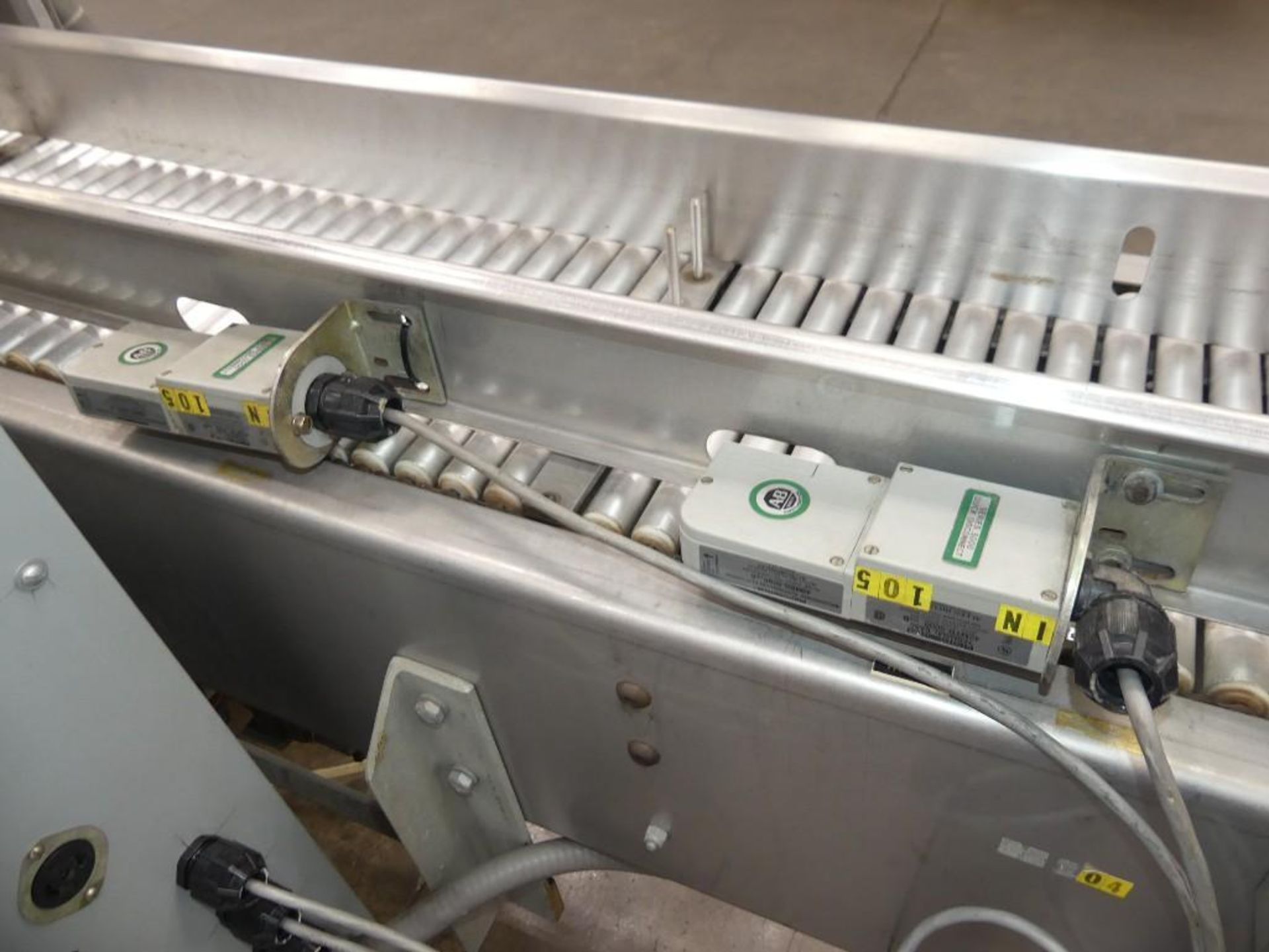 UBE 1216 Stainless Steel Hand Load Bread Bagger - Image 11 of 38