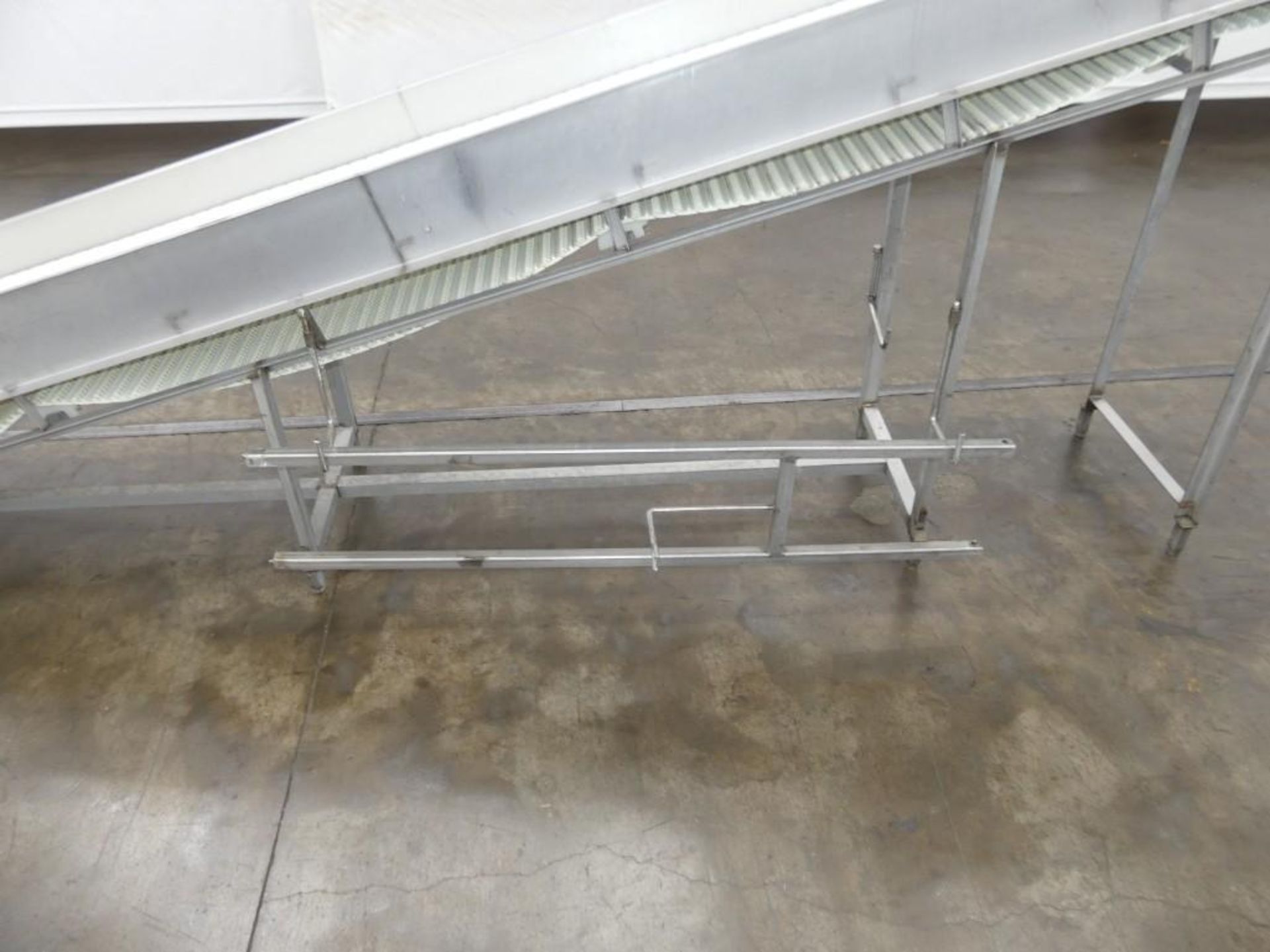 Plastic Mat Top 98" Discharge Incline Conveyor - Image 4 of 15