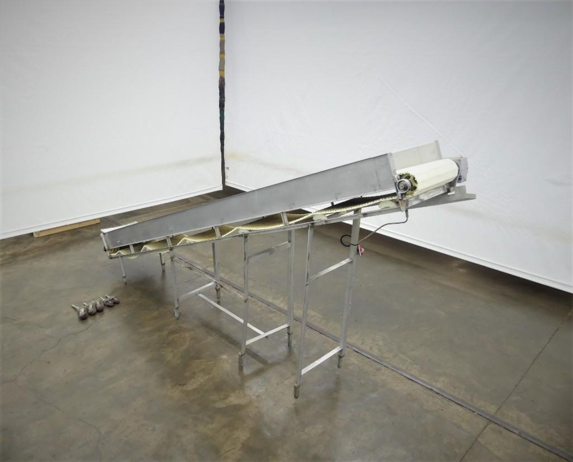 Plastic Mat Top Inclined Conveyor 92" Discharge - Image 5 of 12