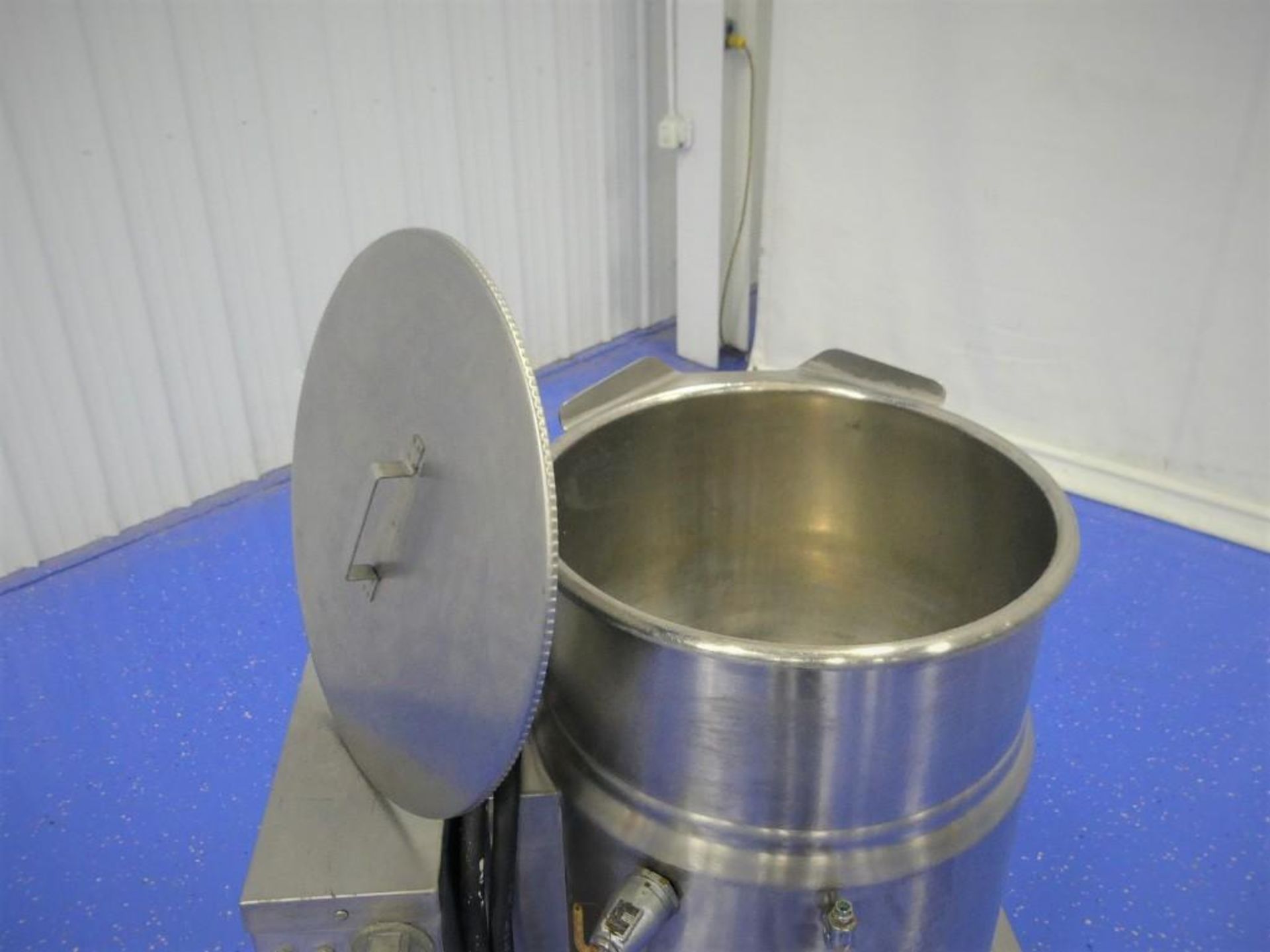 Crown Food 10 Gallon EC-10 Tilting Steam Kettle - Image 5 of 12