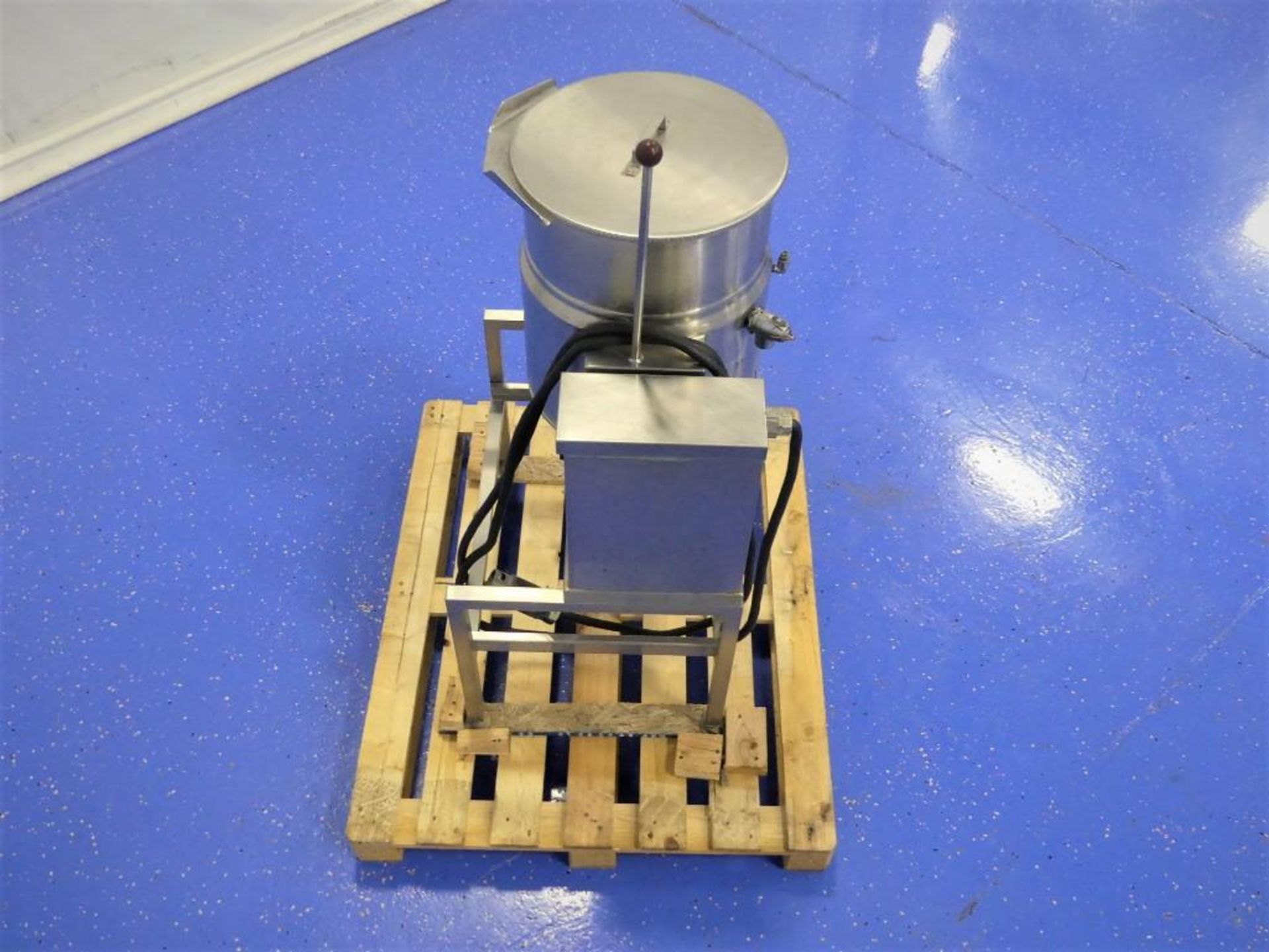 Crown Food 10 Gallon EC-10 Tilting Steam Kettle - Bild 4 aus 12