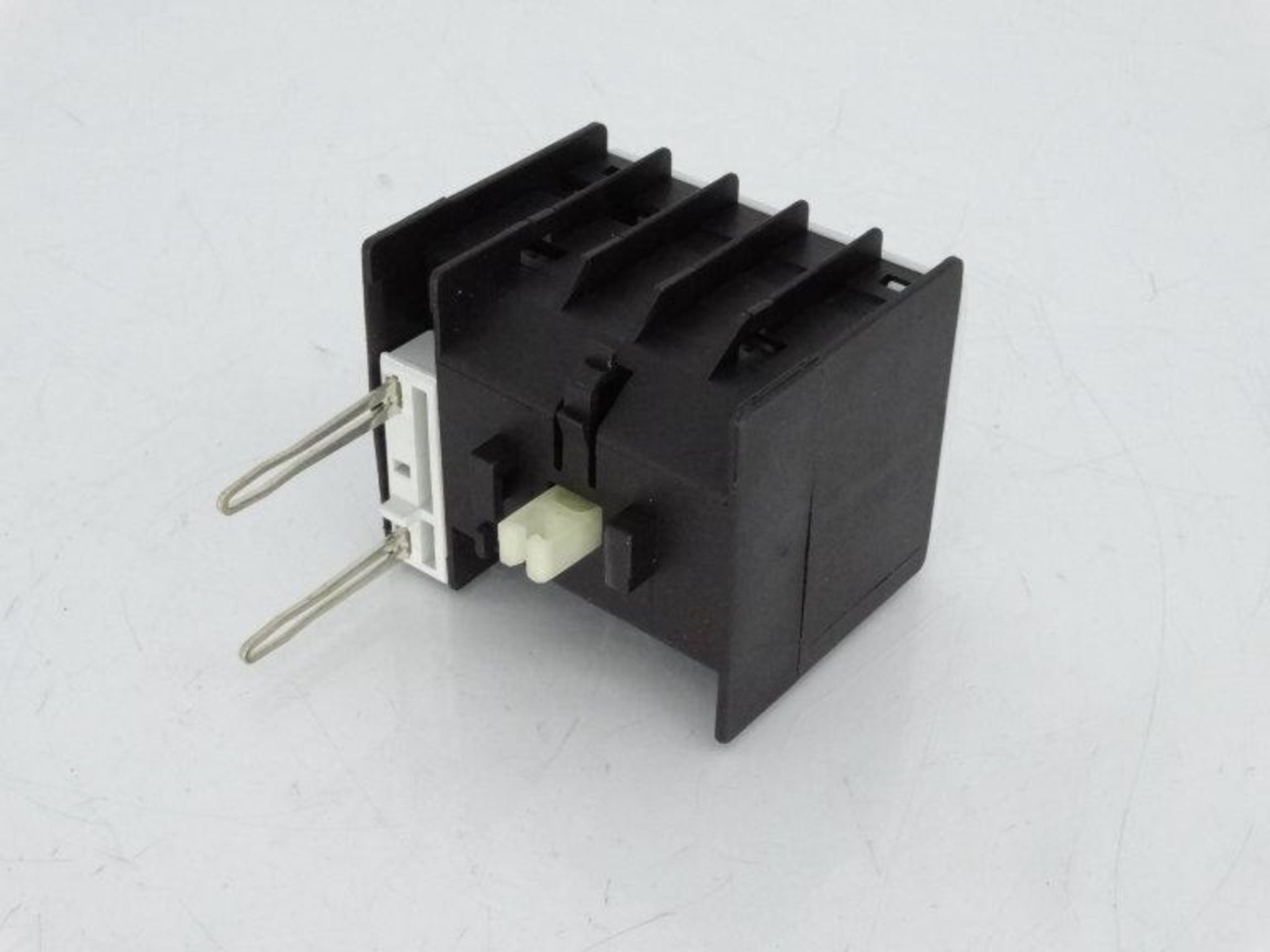 (10) SIEMENS 3RT1916-2CG11 RELAY - Image 2 of 3