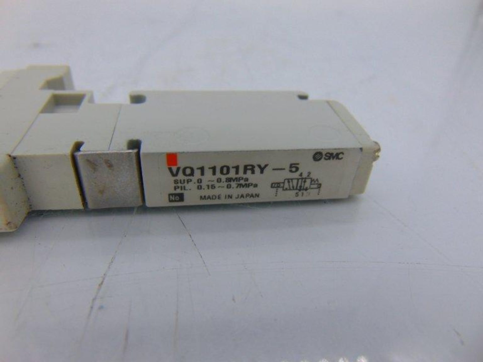 (10) SMC VQ1101RY-5 VALVE - Image 3 of 3