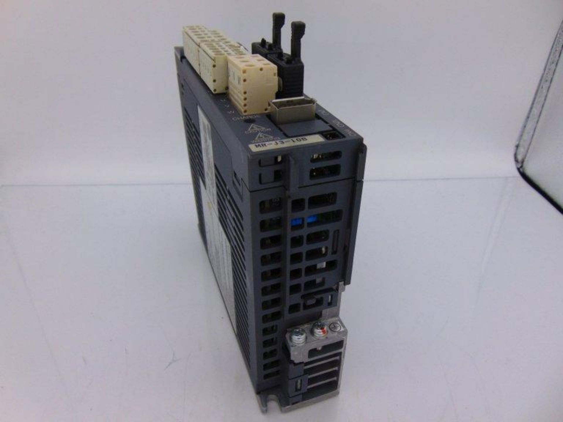 (10) MITSUBISHI MR-J3-10B SERVO DRIVE - Image 2 of 3