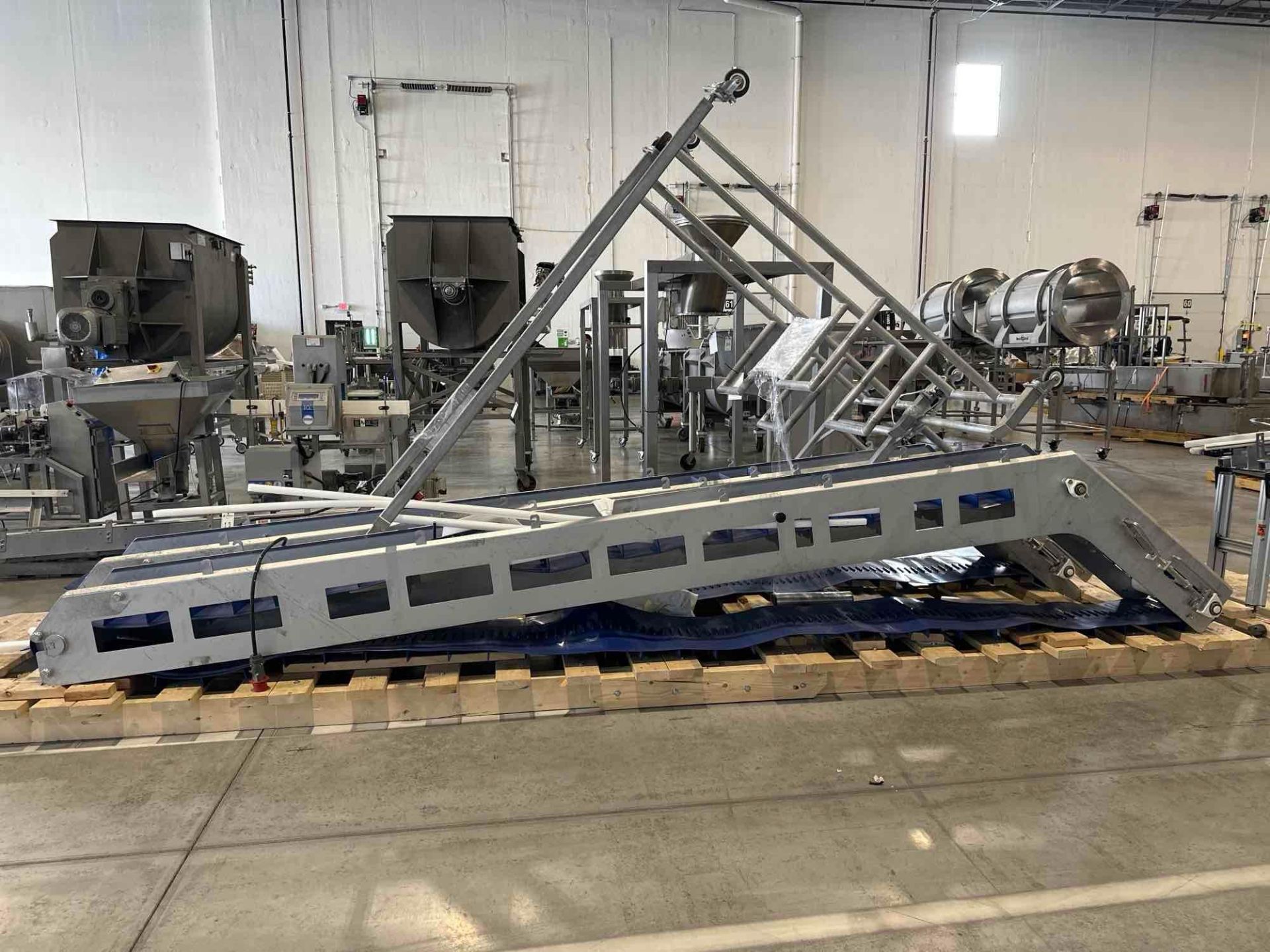 (2) 200" L by 16" W Stainless Steel Blue Belt Cleated Incline Conveyor - Image 5 of 6