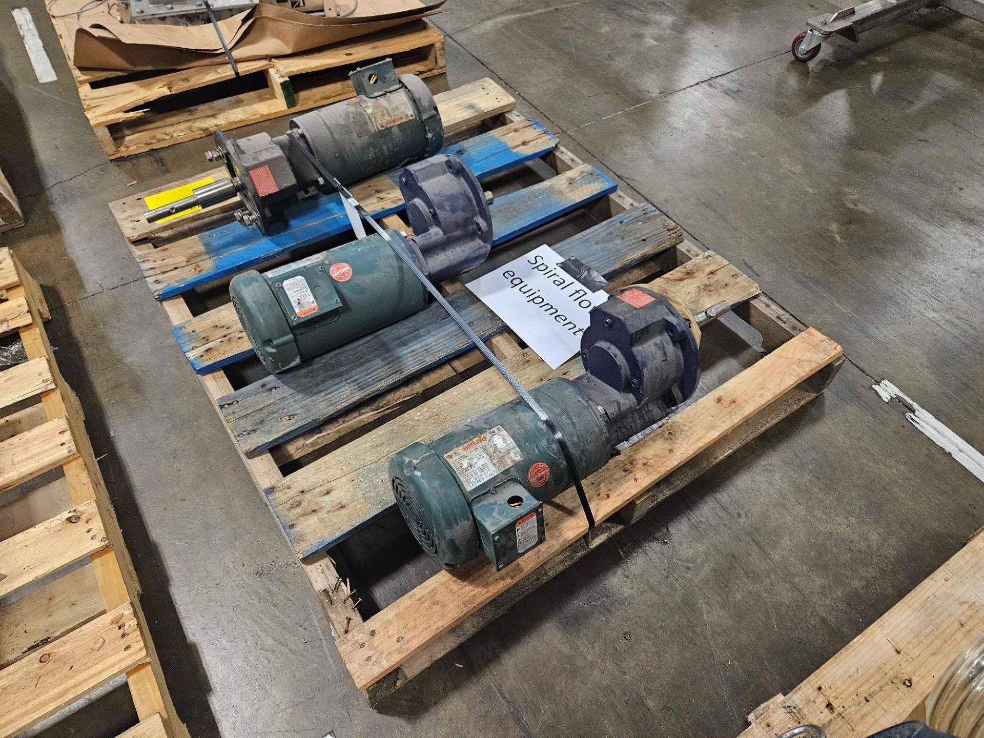 Pallet of motors and gear boxes - Image 4 of 13