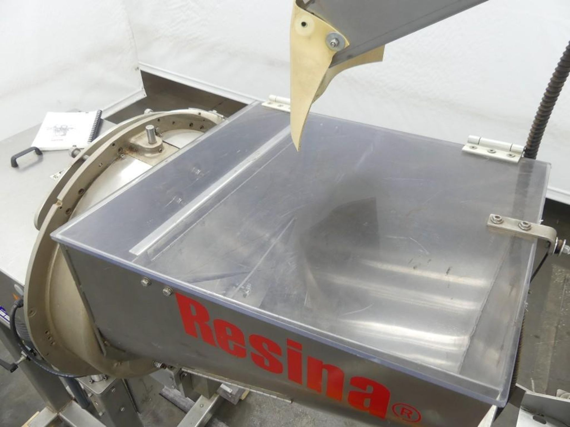 Resina NRCF 44 HE Snap Capper with Hopper and Incline Conveyor - Image 14 of 42