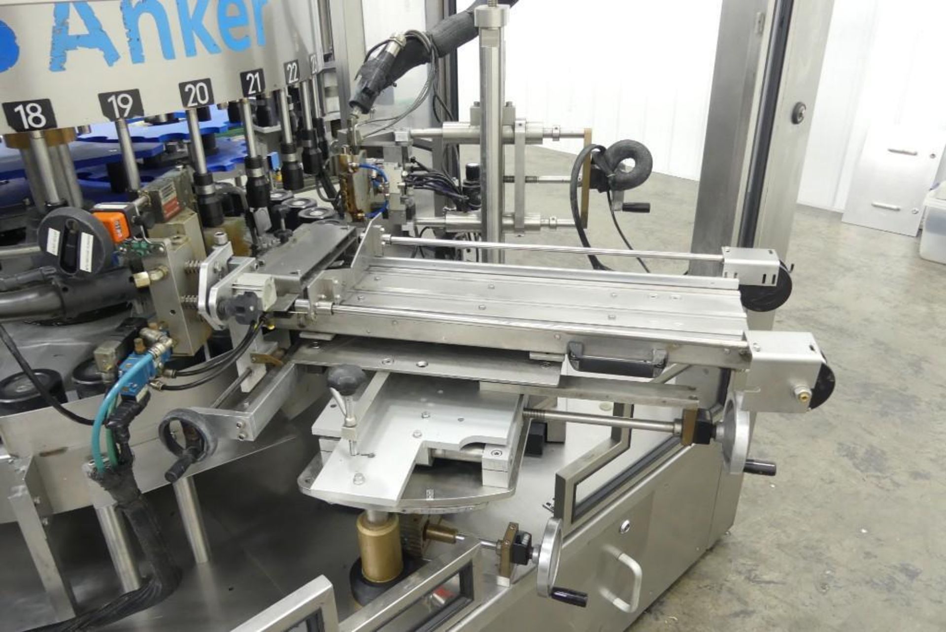 KHS Roland 32 HS High Speed Rotary Glue Labeler - Image 3 of 10